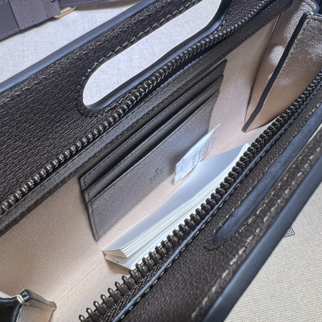 GUCCI古驰棕色腰包704196