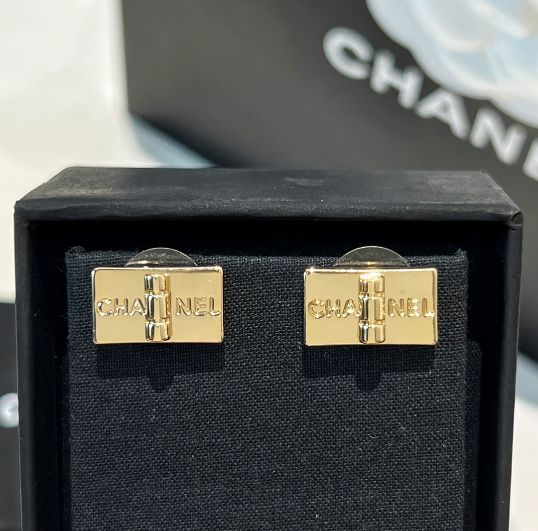 新款☑️CHANEL香奈儿方形金色耳钉耳环