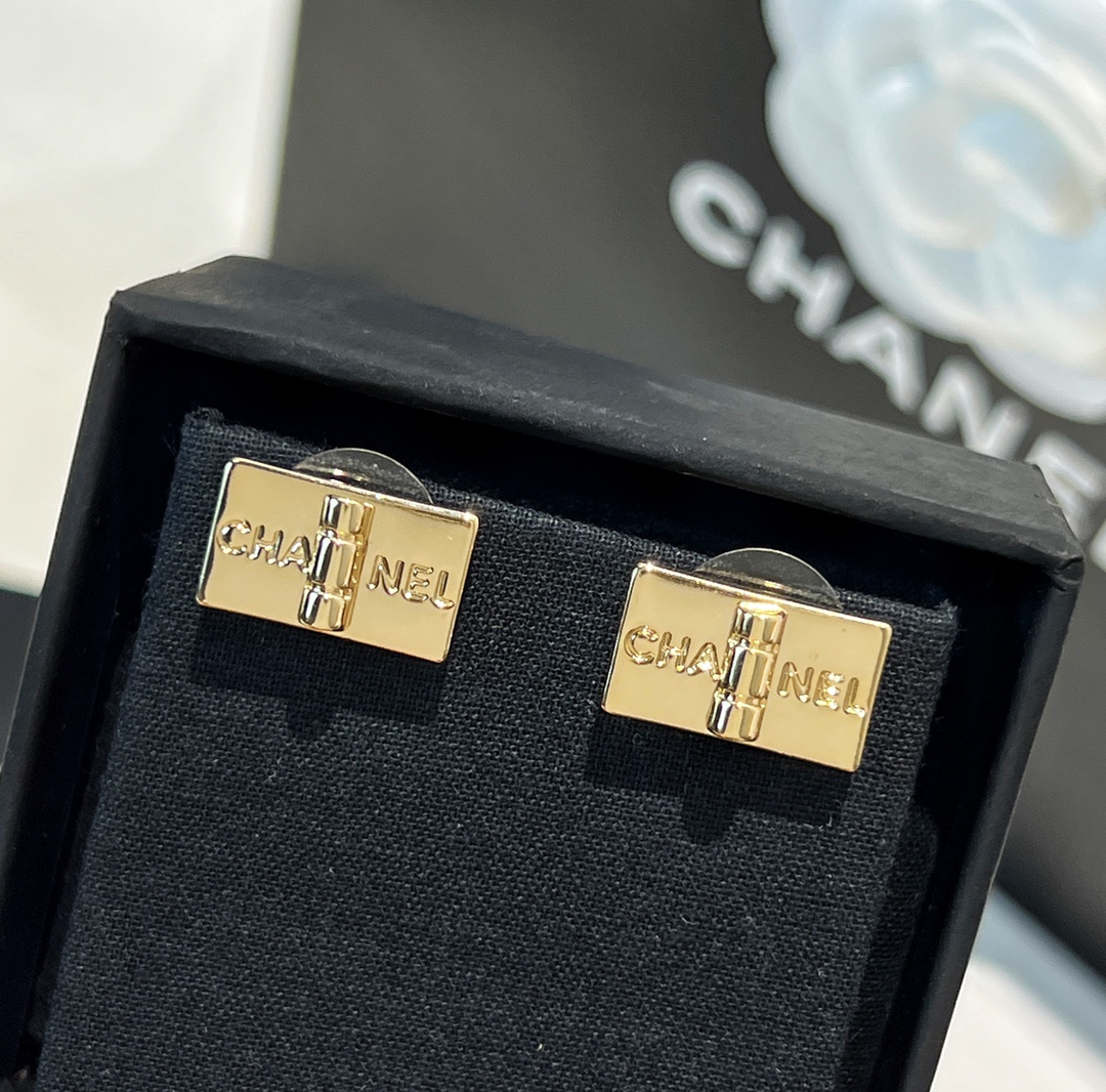 新款☑️CHANEL香奈儿方形金色耳钉耳环