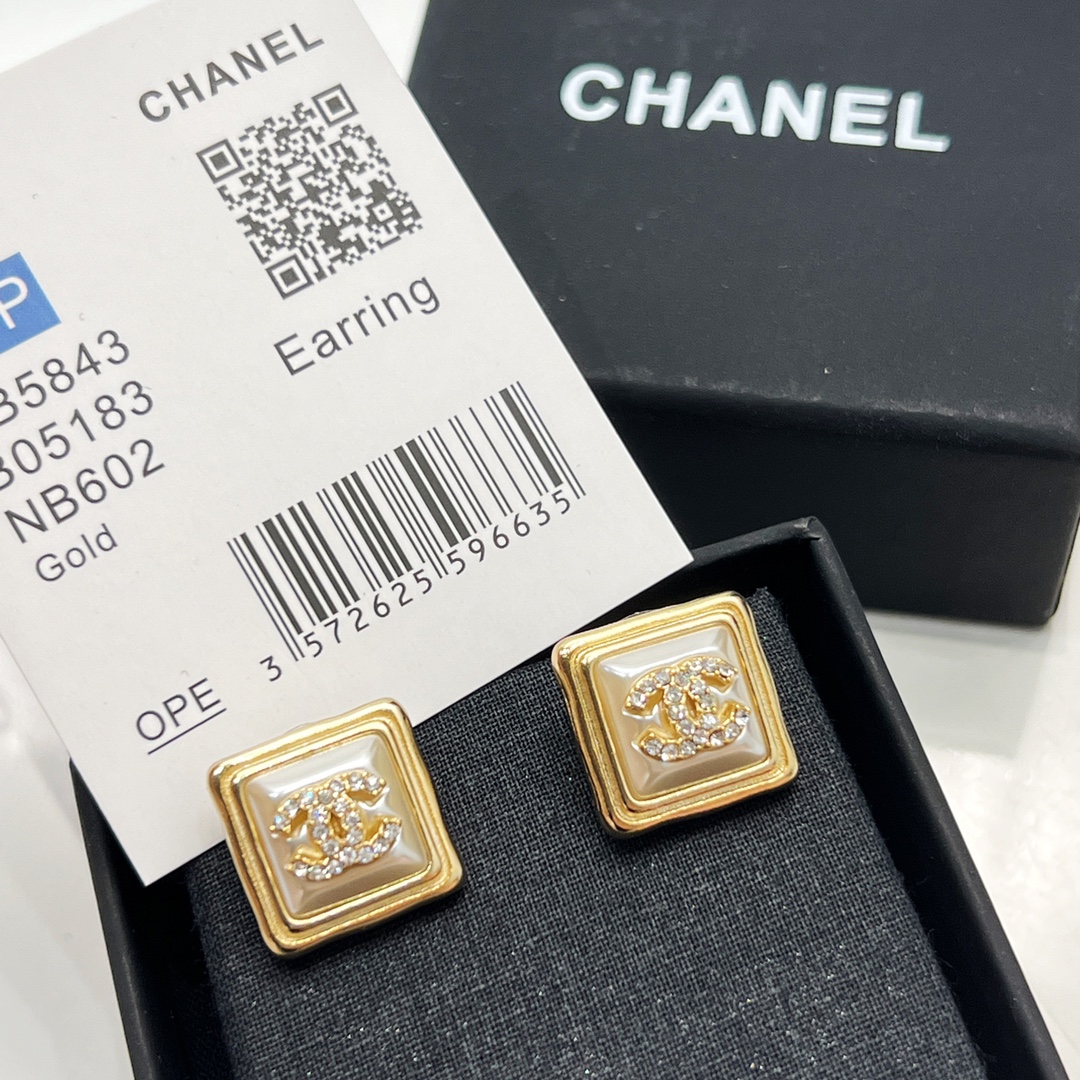 新款☑️CHANEL香奈儿双c方形耳钉耳环