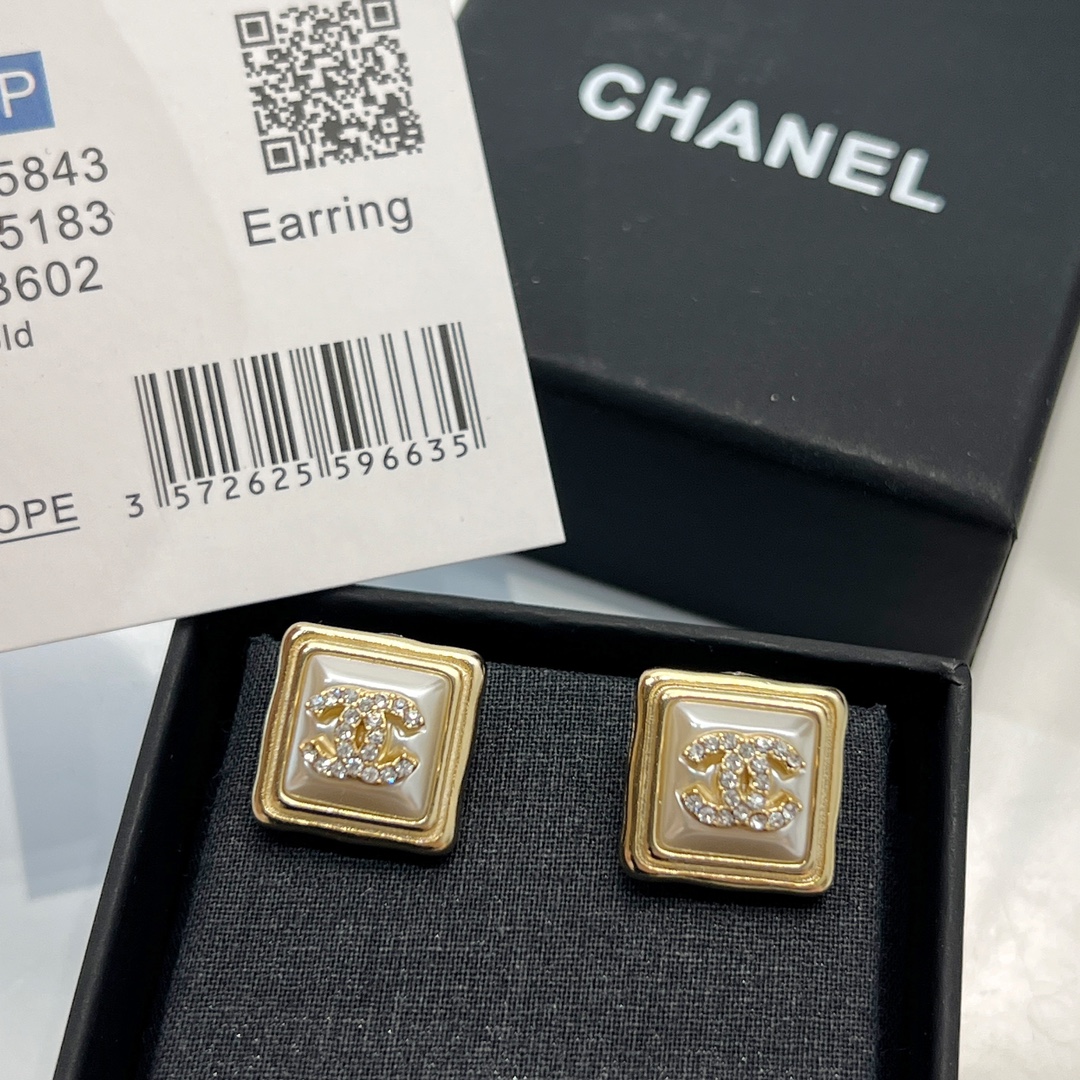 新款☑️CHANEL香奈儿双c方形耳钉耳环