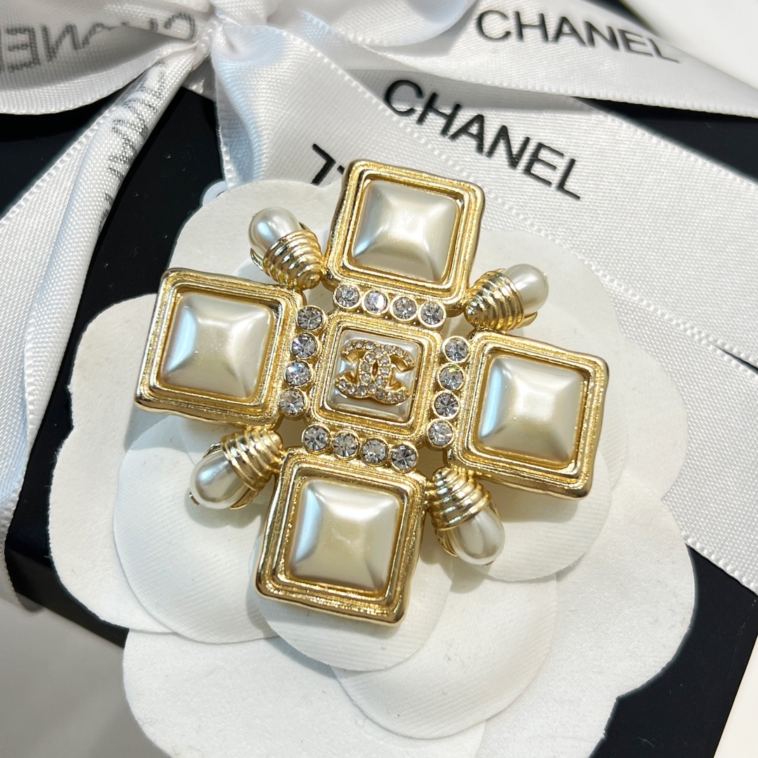 新款☑️CHANEL香奈儿双c方形珍珠胸针