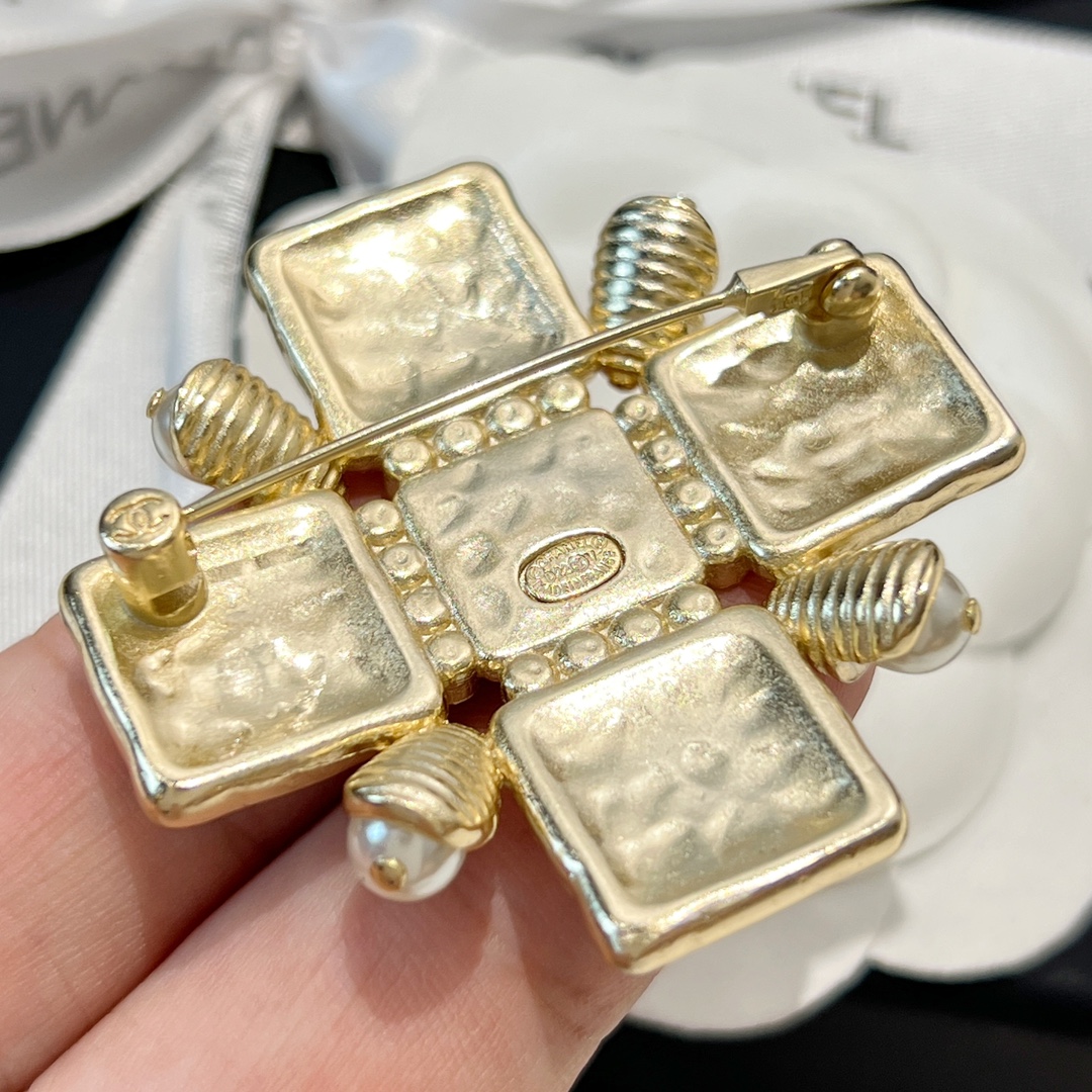 新款☑️CHANEL香奈儿双c方形珍珠胸针