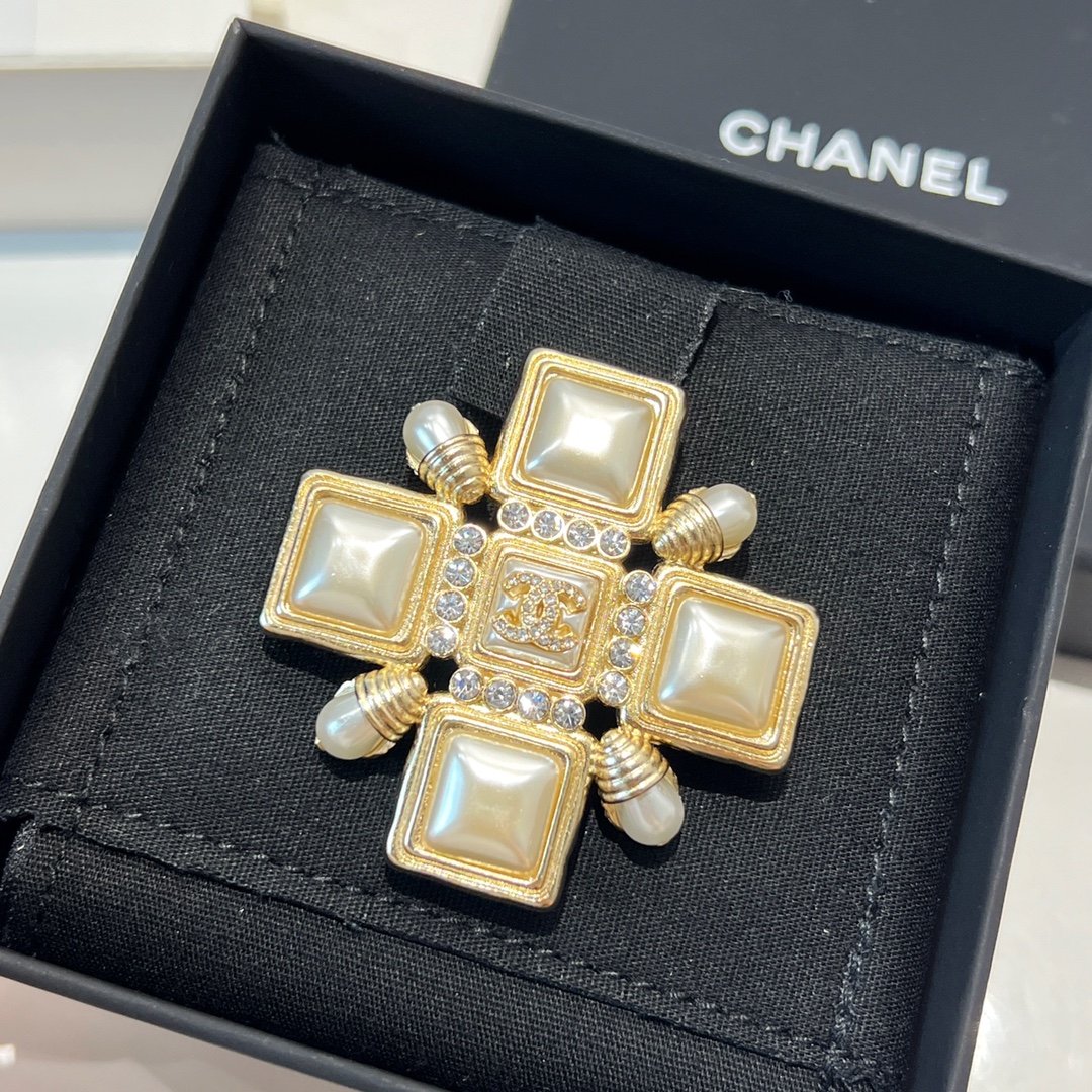 新款☑️CHANEL香奈儿双c方形珍珠胸针