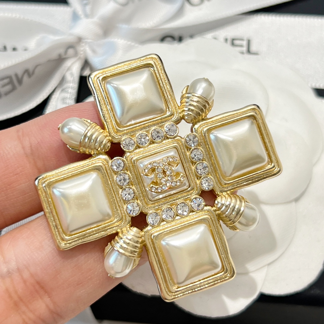 新款☑️CHANEL香奈儿双c方形珍珠胸针