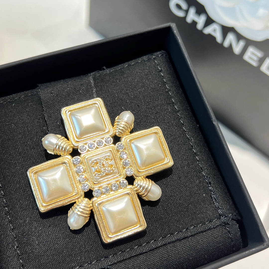 新款☑️CHANEL香奈儿双c方形珍珠胸针
