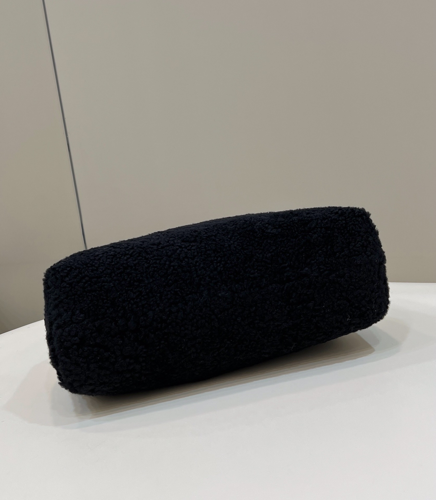 FENDI芬迪first系列F字母羔羊毛肩背包80026L