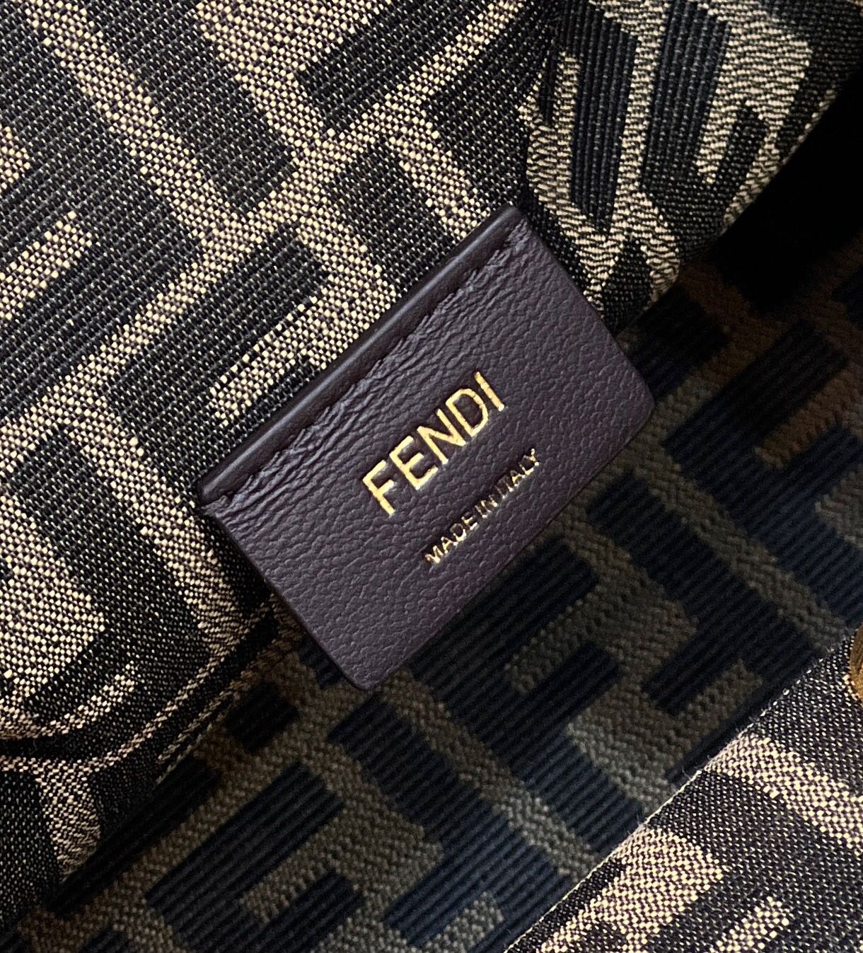 FENDI芬迪first系列F字母羔羊毛肩背包80026L