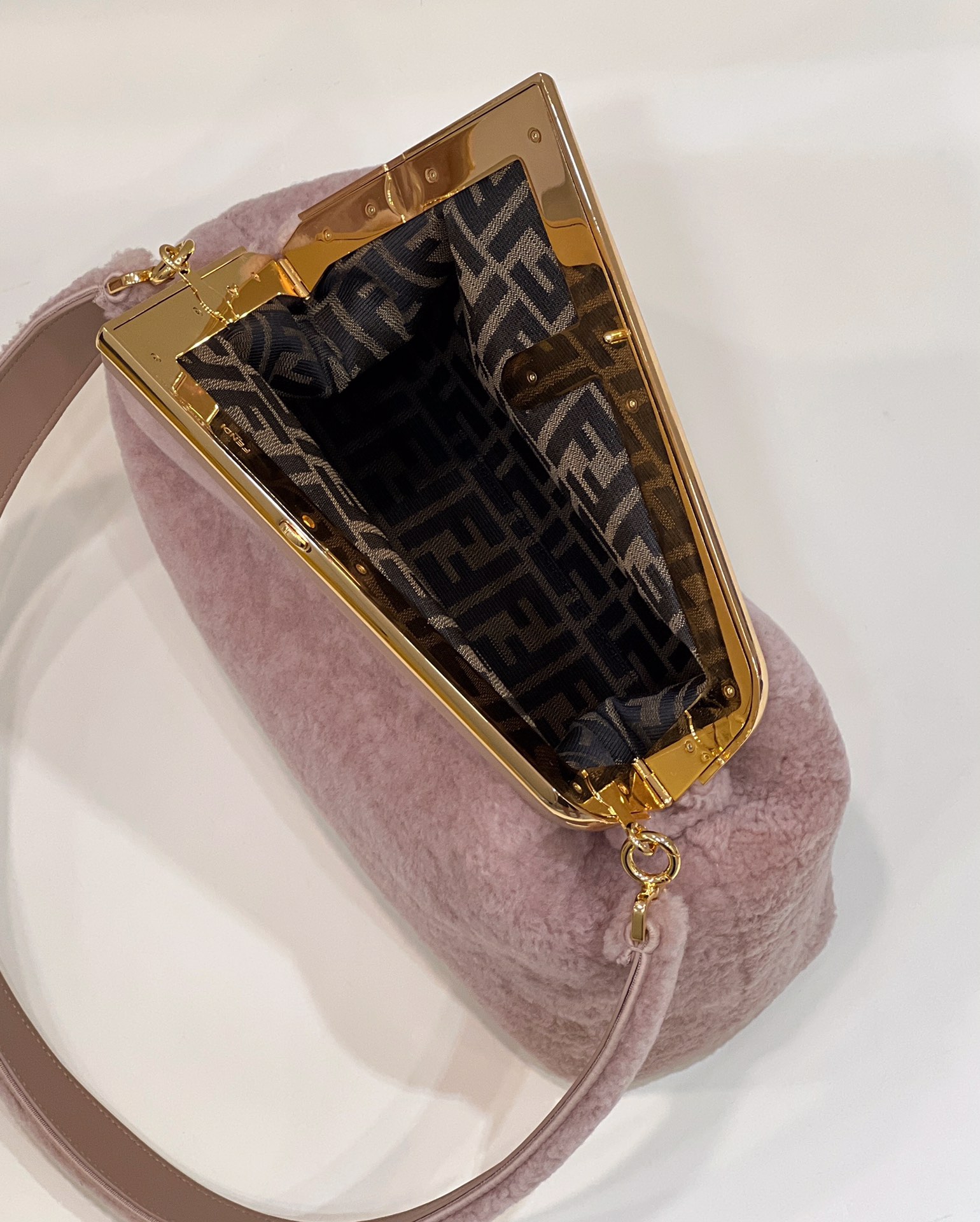 FENDI芬迪first系列F字母羔羊毛肩背包80026L