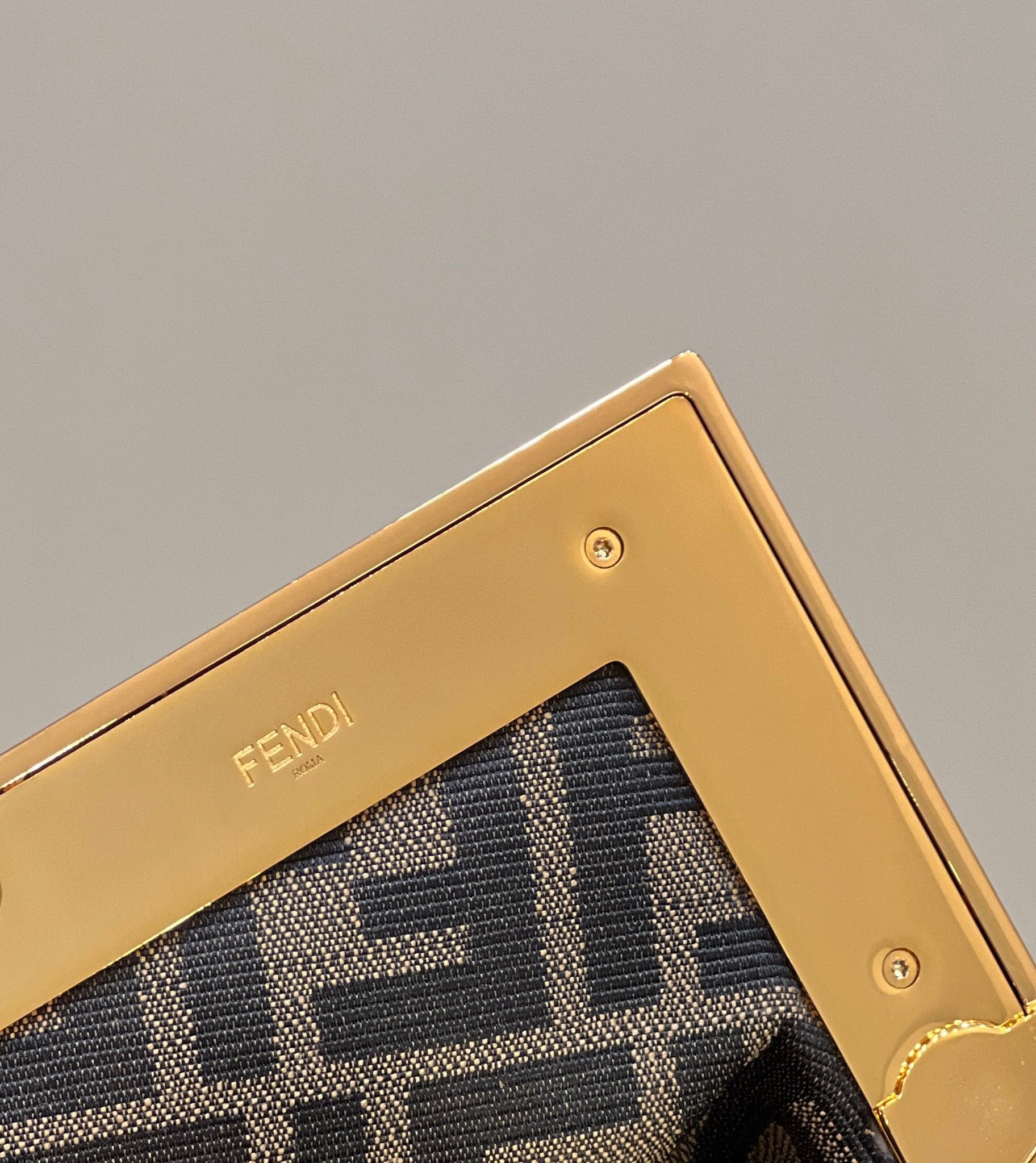 FENDI芬迪first系列F字母羔羊毛肩背包80026L