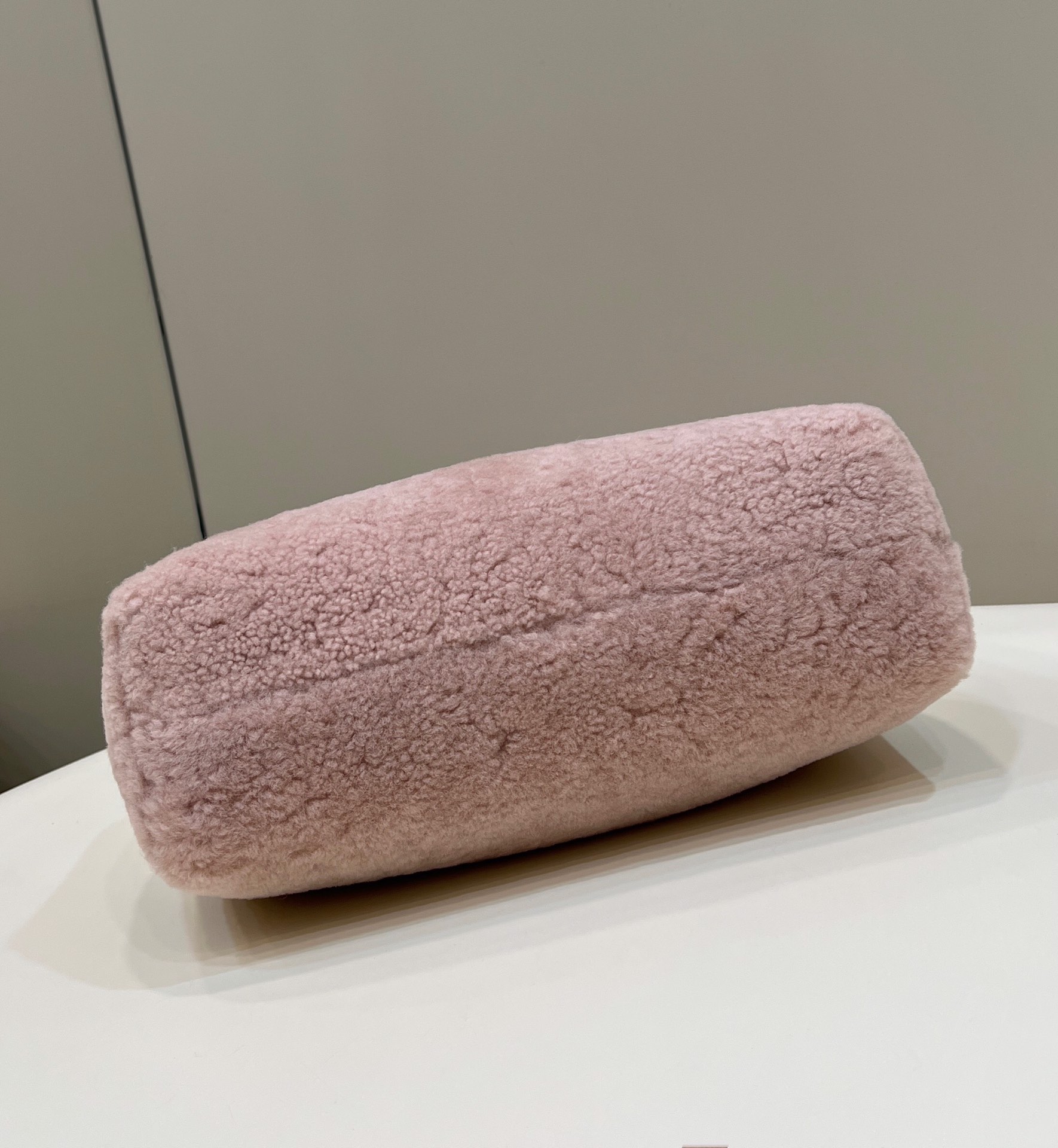 FENDI芬迪first系列F字母羔羊毛肩背包80026L