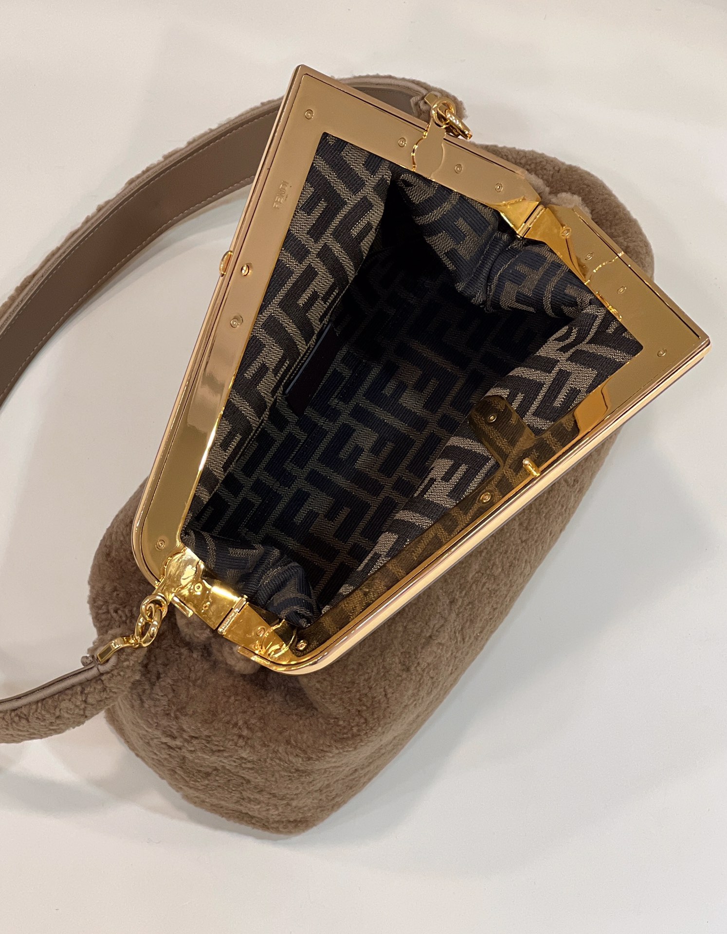 FENDI芬迪first系列F字母羔羊毛肩背包80026L