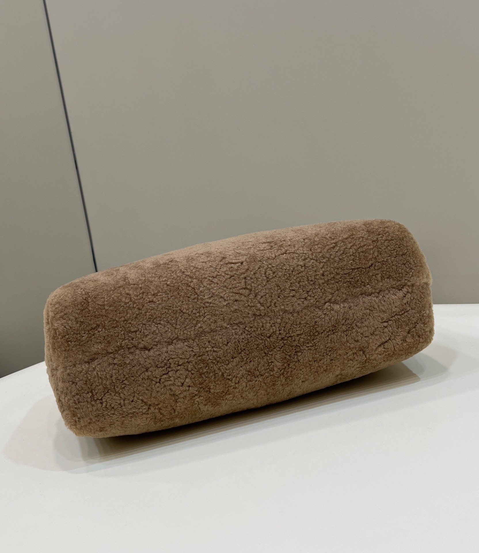 FENDI芬迪first系列F字母羔羊毛肩背包80026L