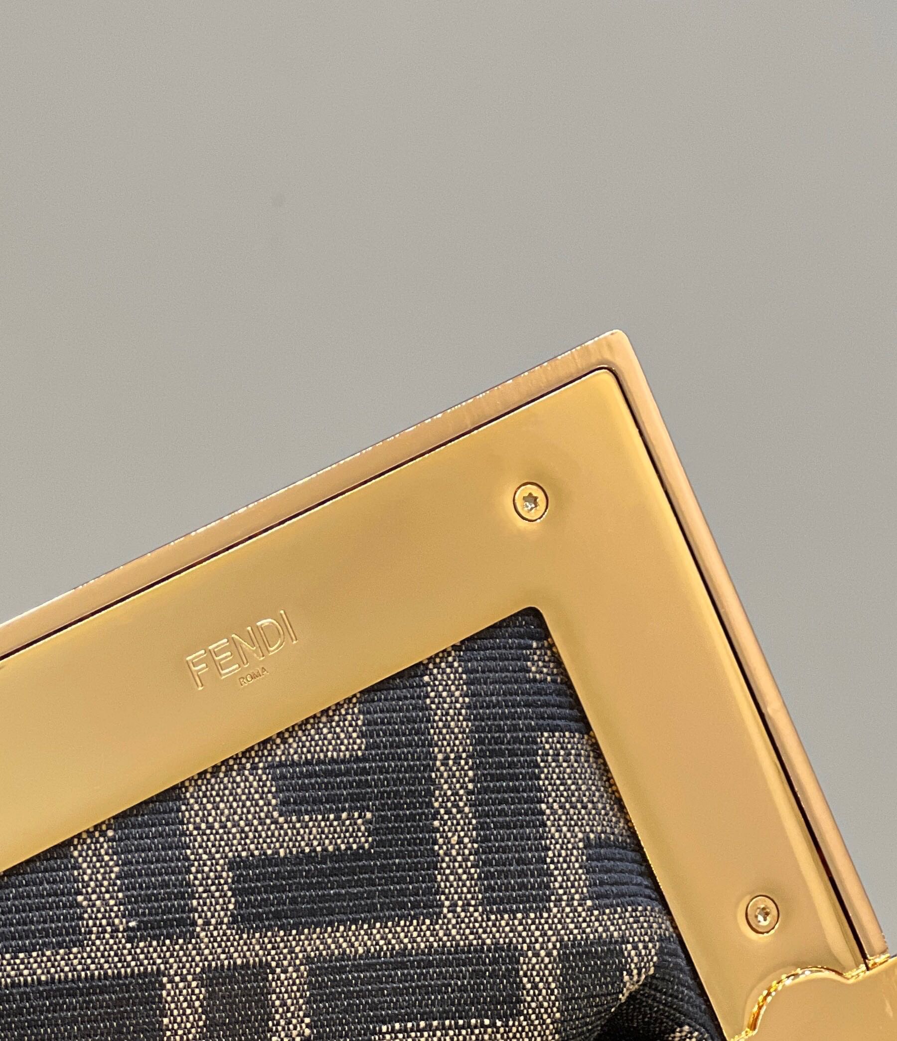 FENDI芬迪first系列F字母羔羊毛肩背包80026L