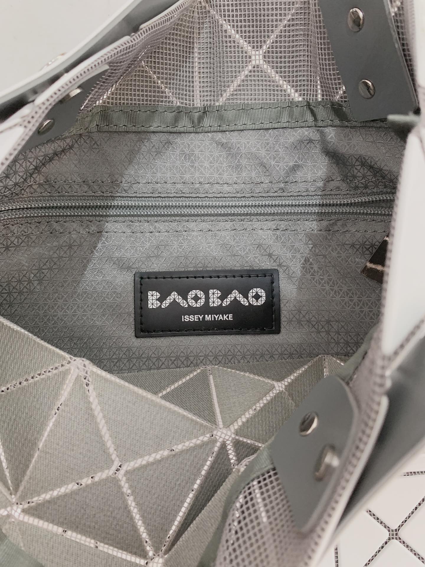 Issey Miyake Bao Bao Iridescent White Tote Bag - Geometric Design - 34x34 cm 10 i1657957157 1096 6