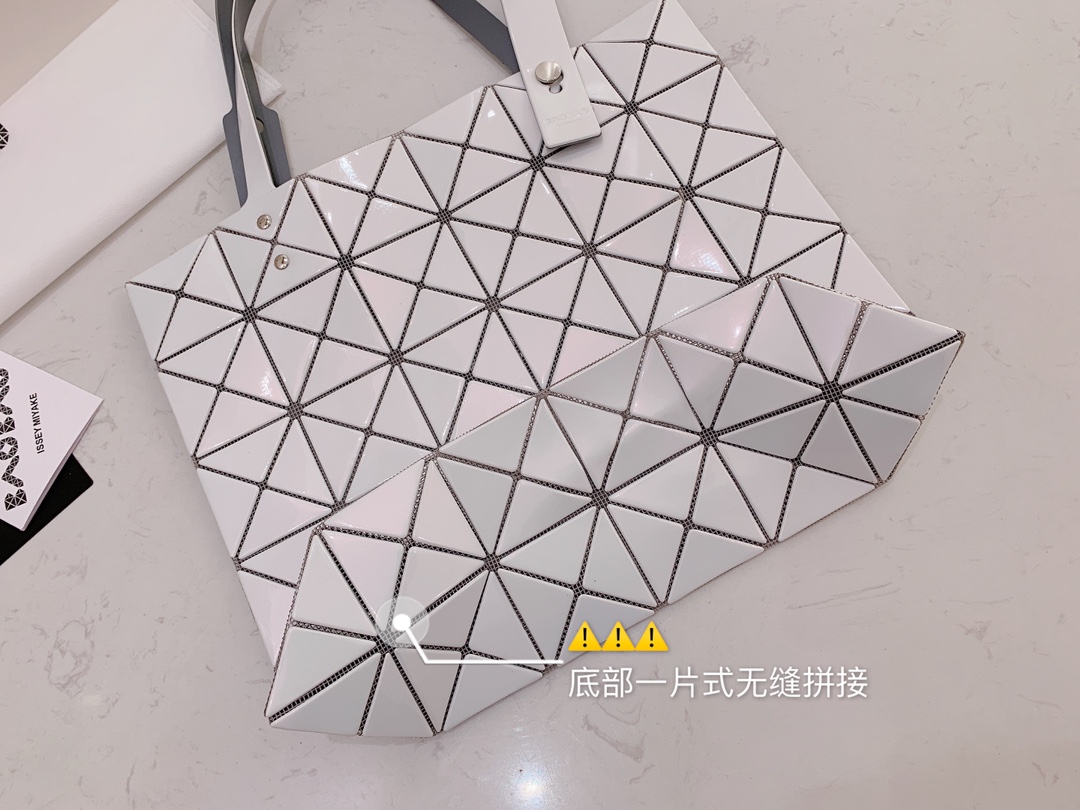 Issey Miyake Bao Bao Iridescent White Tote Bag - Geometric Design - 34x34 cm 6 i1657957157 2855 7