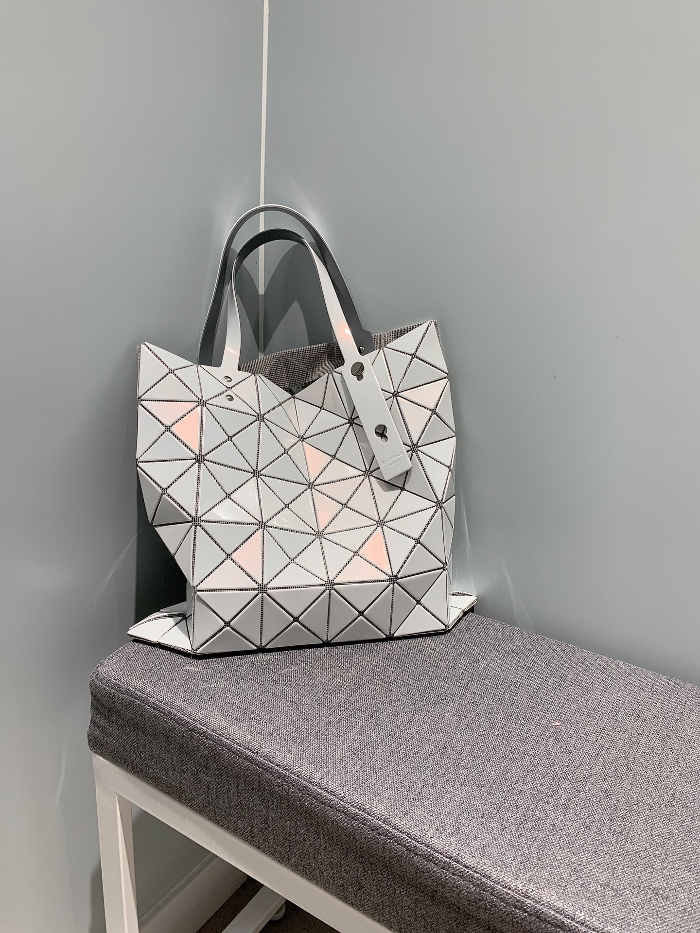 Issey Miyake Bao Bao Iridescent White Tote Bag - Geometric Design - 34x34 cm 3 i1657957157 7219 0