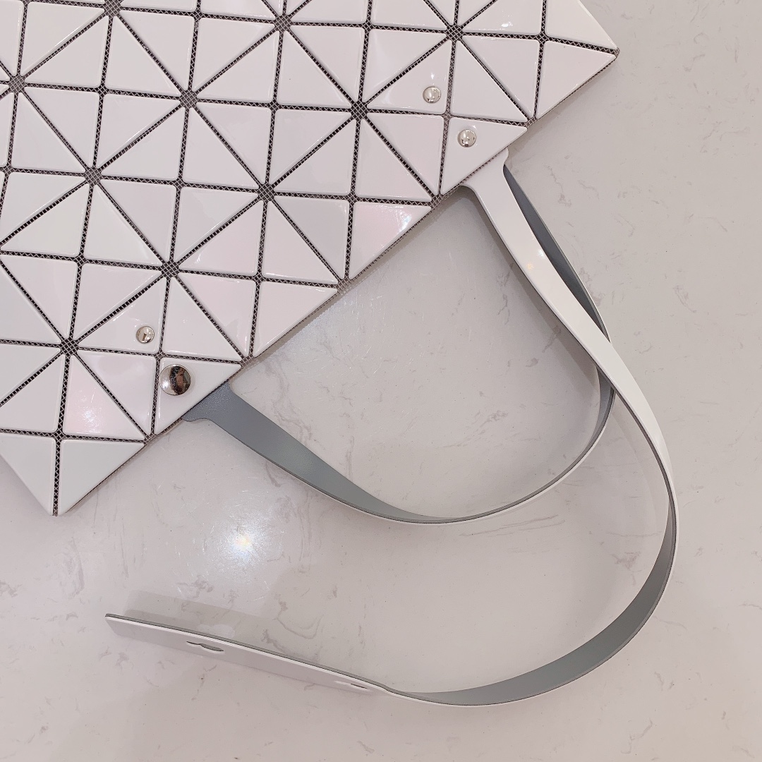 Issey Miyake Bao Bao Iridescent White Tote Bag - Geometric Design - 34x34 cm 7 i1657957157 8307 3