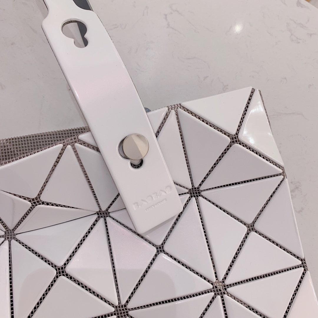 Issey Miyake Bao Bao Iridescent White Tote Bag - Geometric Design - 34x34 cm 9 i1657957157 8396 5