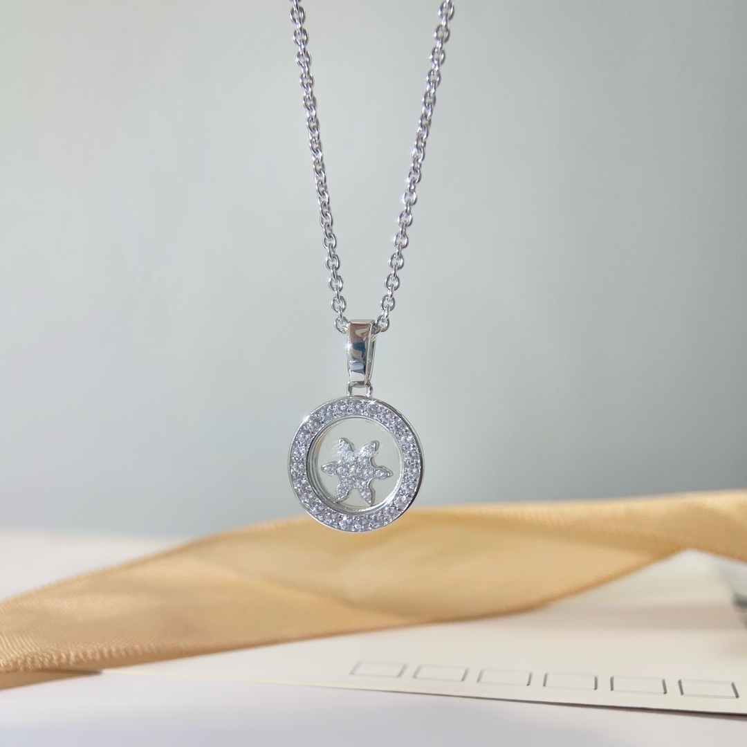 萧邦Happy系列项链，快乐钻石系列，标志性的舞动美钻催生出happy spirit系列。它是一个充满魅