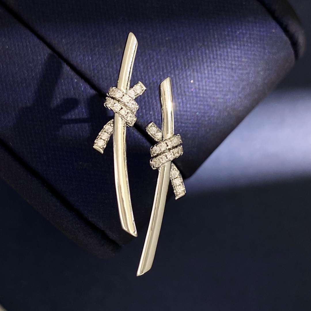 Tiffany & Co. 童瑶谷爱凌同款TFN蒂夫尼Tiffany Knot系列新款绳结镶钻耳钉到货 黄铜材料电镀18k金白金