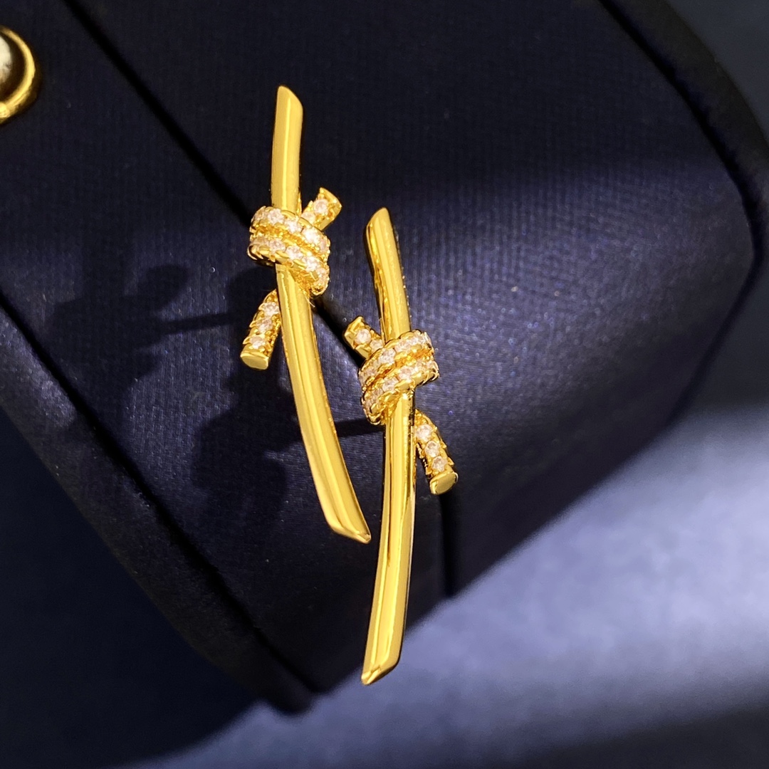 Tiffany & Co. 童瑶谷爱凌同款TFN蒂夫尼Tiffany Knot系列新款绳结镶钻耳钉到货 黄铜材料电镀18k金白金