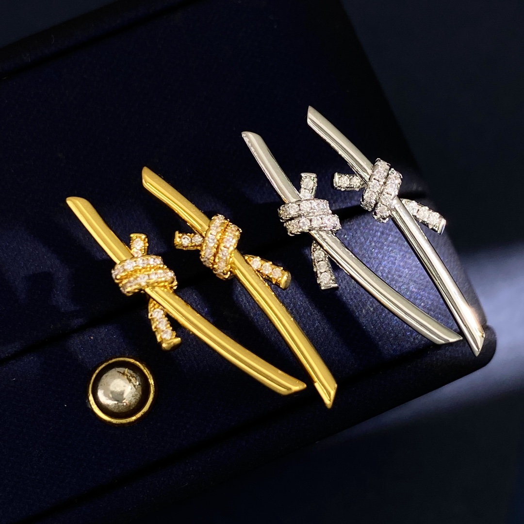 Tiffany & Co. 童瑶谷爱凌同款TFN蒂夫尼Tiffany Knot系列新款绳结镶钻耳钉到货 黄铜材料电镀18k金白金