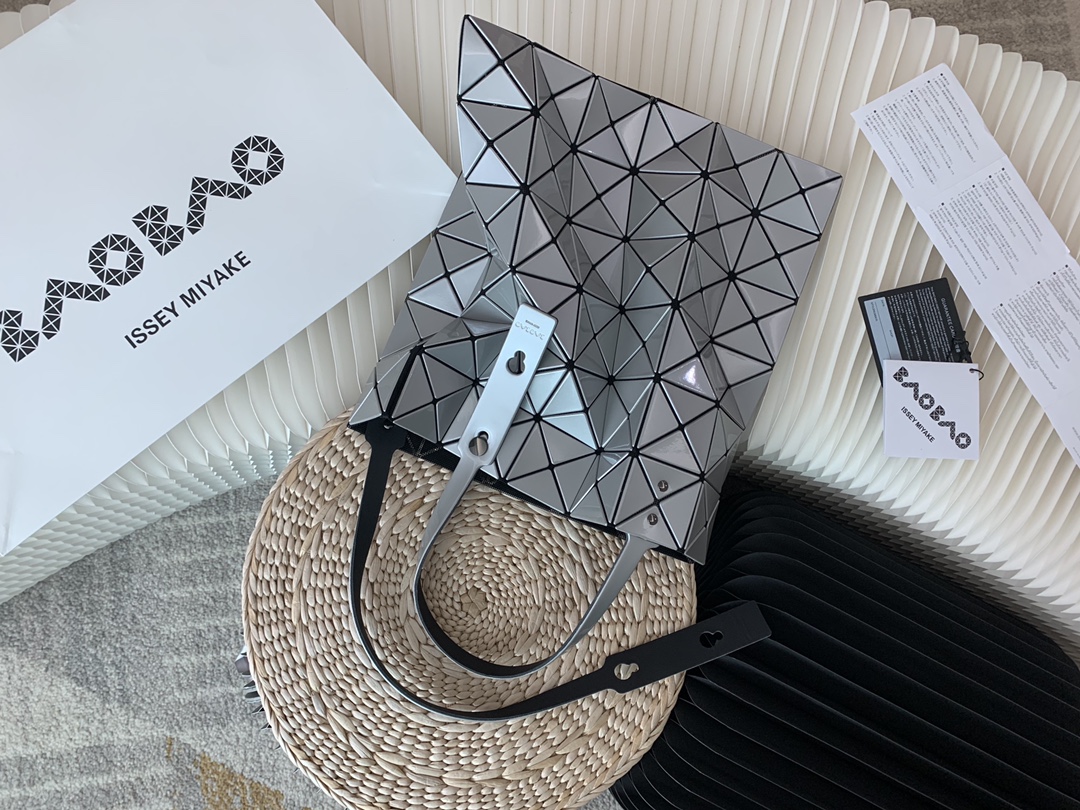 Issey Miyake Bao Bao Silver Tote Bag,6x6, 34X34cm 4 i1657959449 4765 3