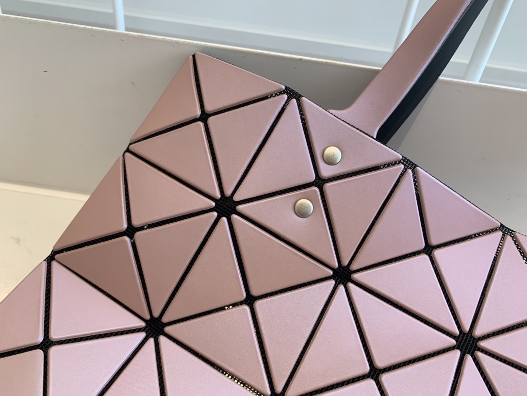 Issey Miyake BAO BAO Limited Edition Iridescent Pink Tote Bag - Stylish & Versatile 9 i1657962001 1008 6