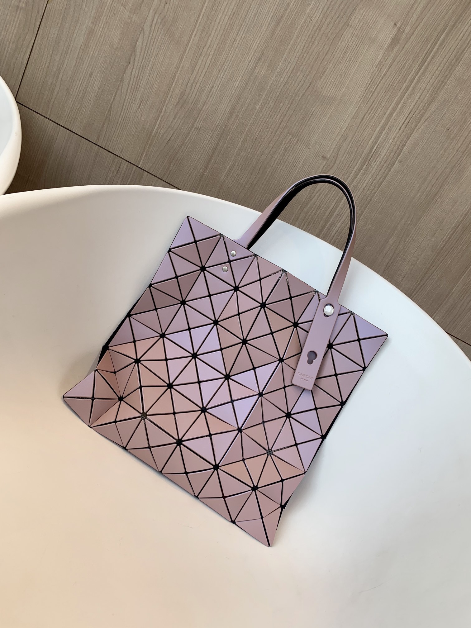 Issey Miyake BAO BAO Limited Edition Iridescent Pink Tote Bag - Stylish & Versatile 3 i1657962001 5444 1