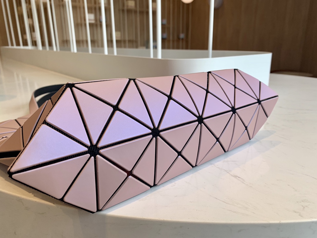 Issey Miyake BAO BAO Limited Edition Iridescent Pink Tote Bag - Stylish & Versatile 7 i1657962001 6058 4