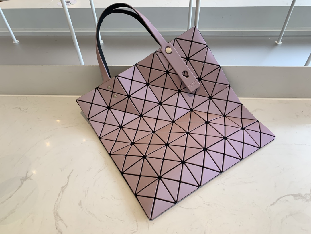 Issey Miyake BAO BAO Limited Edition Iridescent Pink Tote Bag - Stylish & Versatile 4 i1657962001 8118 2