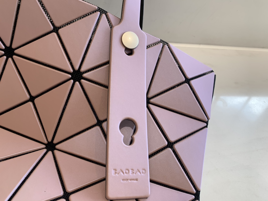 Issey Miyake BAO BAO Limited Edition Iridescent Pink Tote Bag - Stylish & Versatile 10 i1657962001 8559 7