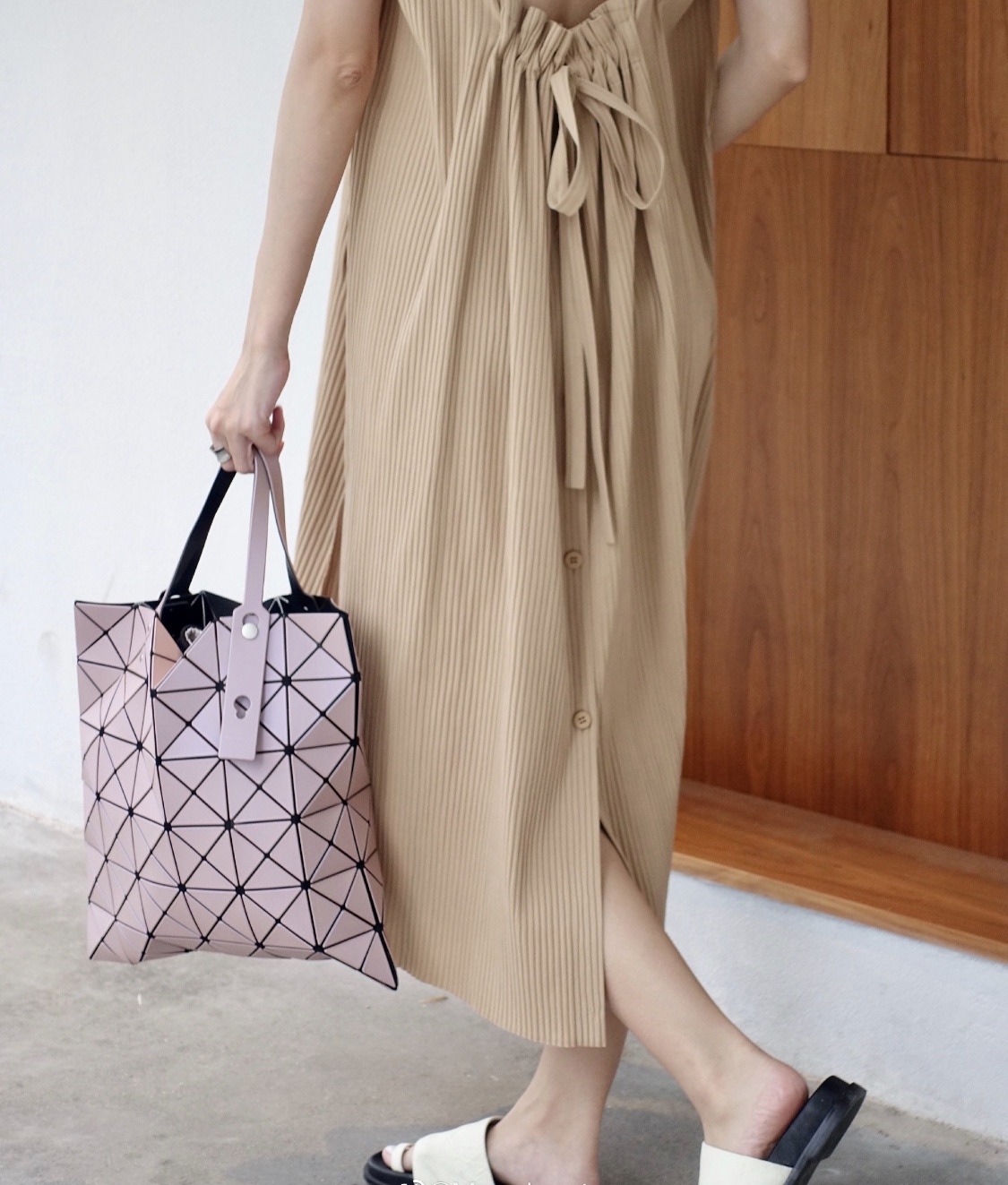 Issey Miyake BAO BAO Geometric Tote Bag - Matte Polarized Pink 4 i1657963149 3017 2