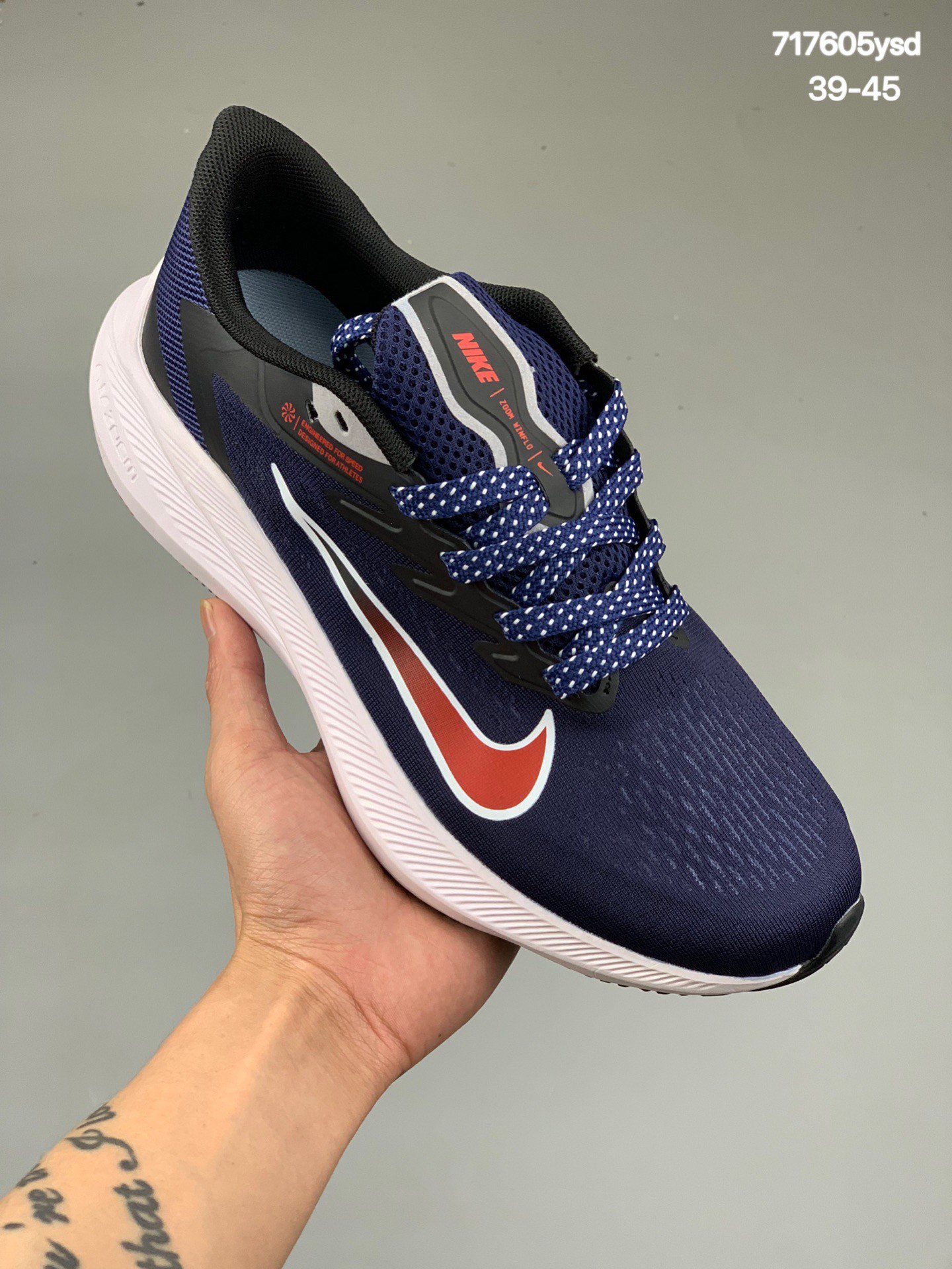 本地
Nike Zoom Pegasus 7x 登月跑鞋 耐克Nike Zoom Pegasus +7x耐克登月秋冬皮面 耐寒保暖 舒适脚感 减震耐磨休闲百搭跑步鞋
货号：CJ0291-001
尺码：39 40 41 42 43 44 45
编码：717608ysd