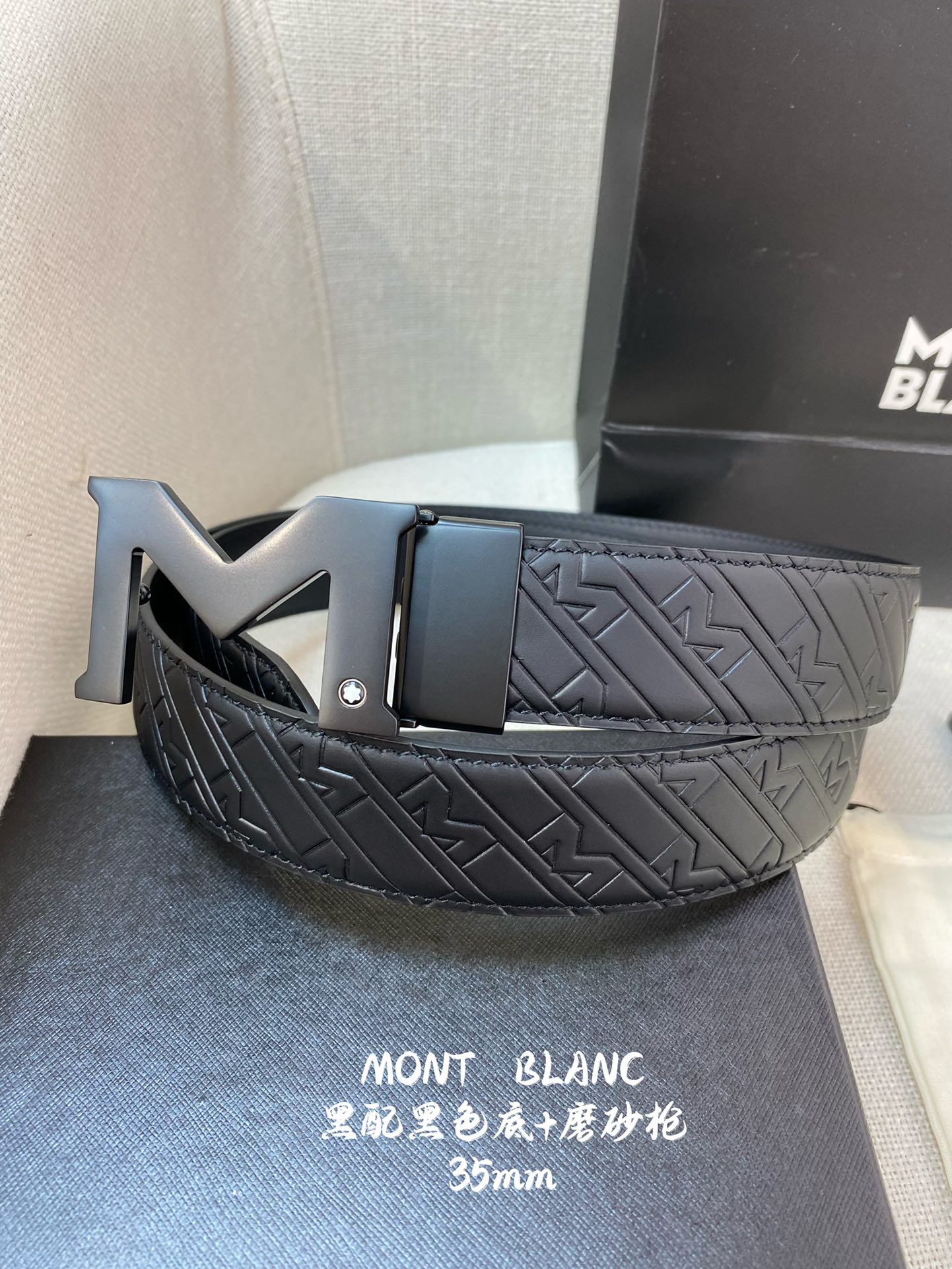 Montblanc万宝龙宽3.5cm采用头层牛皮压花精品钢扣自由裁剪商务休闲皮带