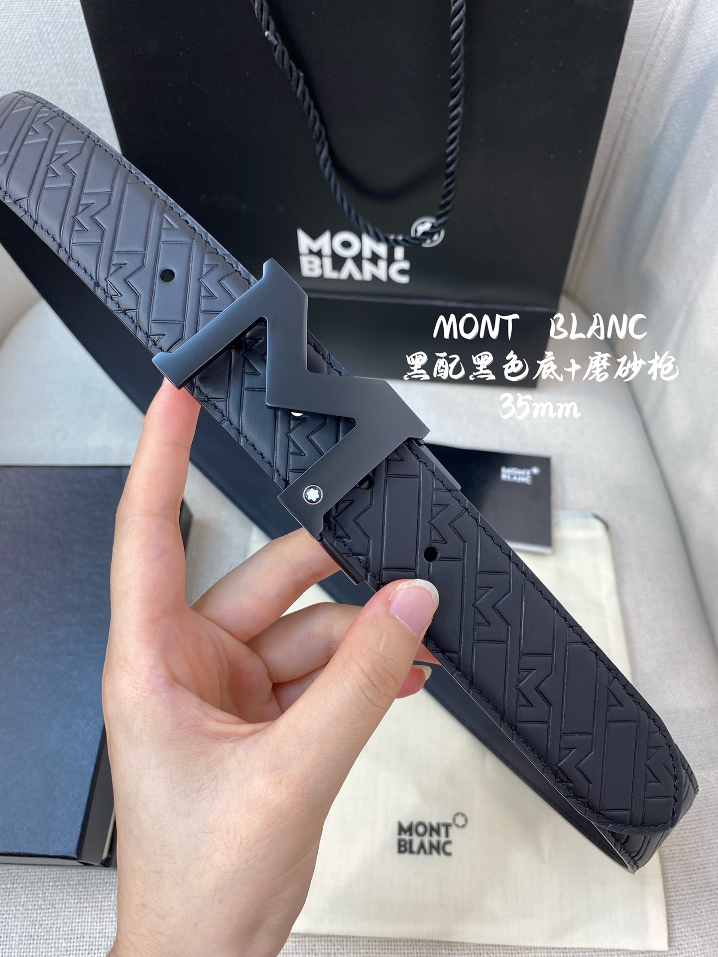 Montblanc万宝龙宽3.5cm采用头层牛皮压花精品钢扣自由裁剪商务休闲皮带