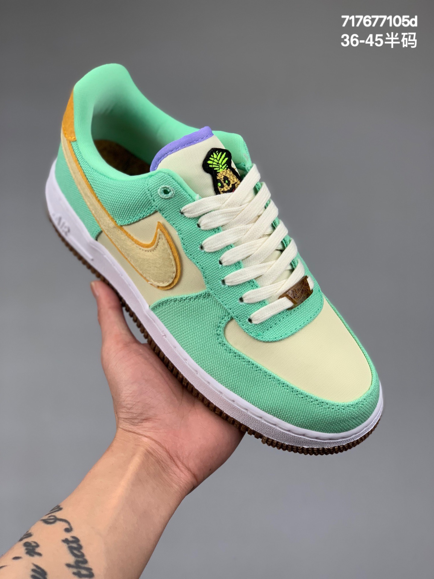 本地
Air Force 1 ’07  Low 空军一号低帮运动休闲板鞋原楦头原纸板 打造纯正空军版型专注外贸渠道 全掌内置蜂窝气垫 #原盒配件 原厂中底钢印、拉帮完美 货号：CZ0268-300条码编码：723K250尺码：36 36.5 37.5 38 38.5 39 40 40.5 41 42 42.5 43 44 44.5 45
编码：717677105d