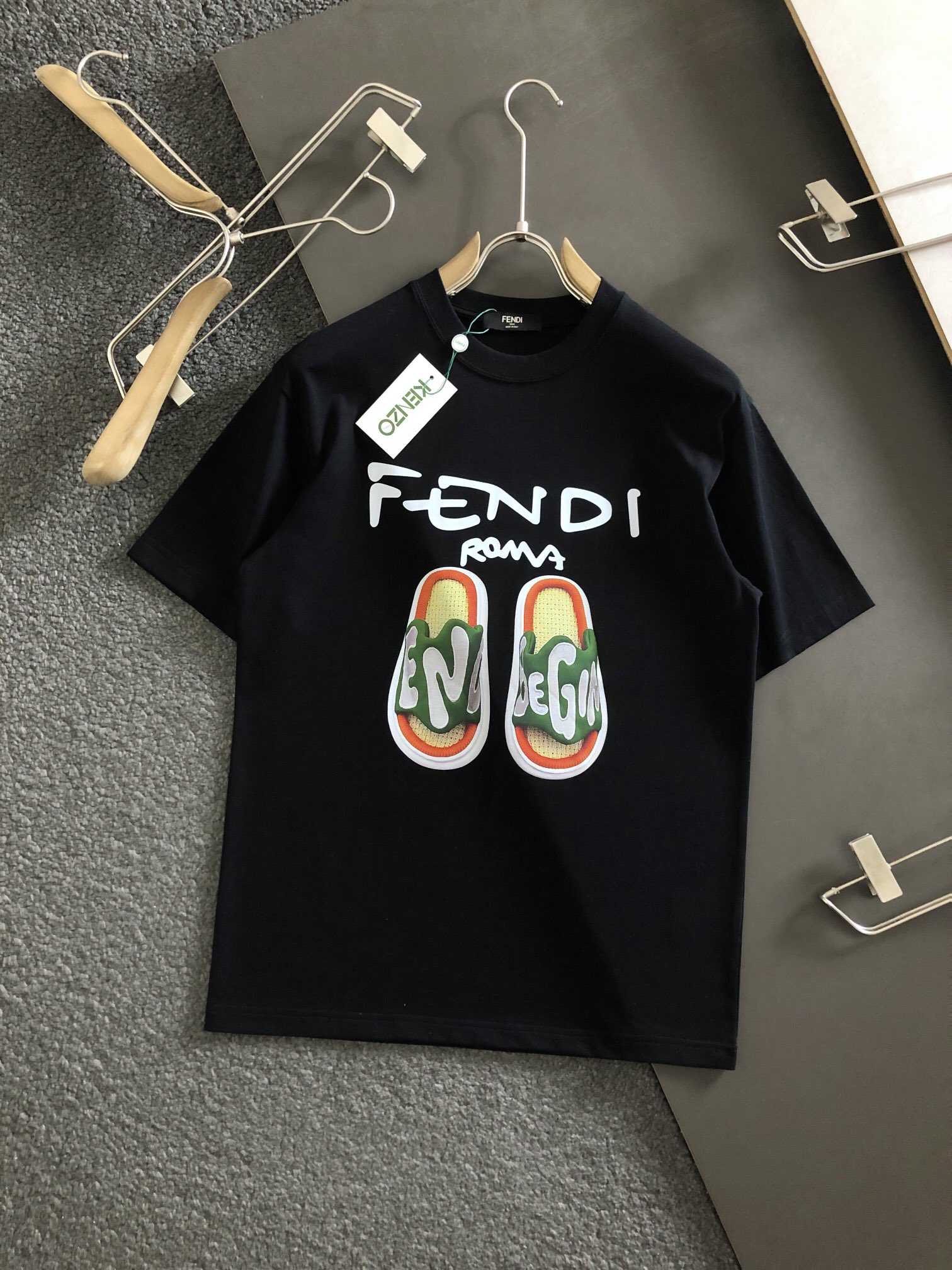 Camiseta de Manga Corta con Estampado de la Última Colección de FENDI, de 230g de Peso Pesado y Alta Calidad,…