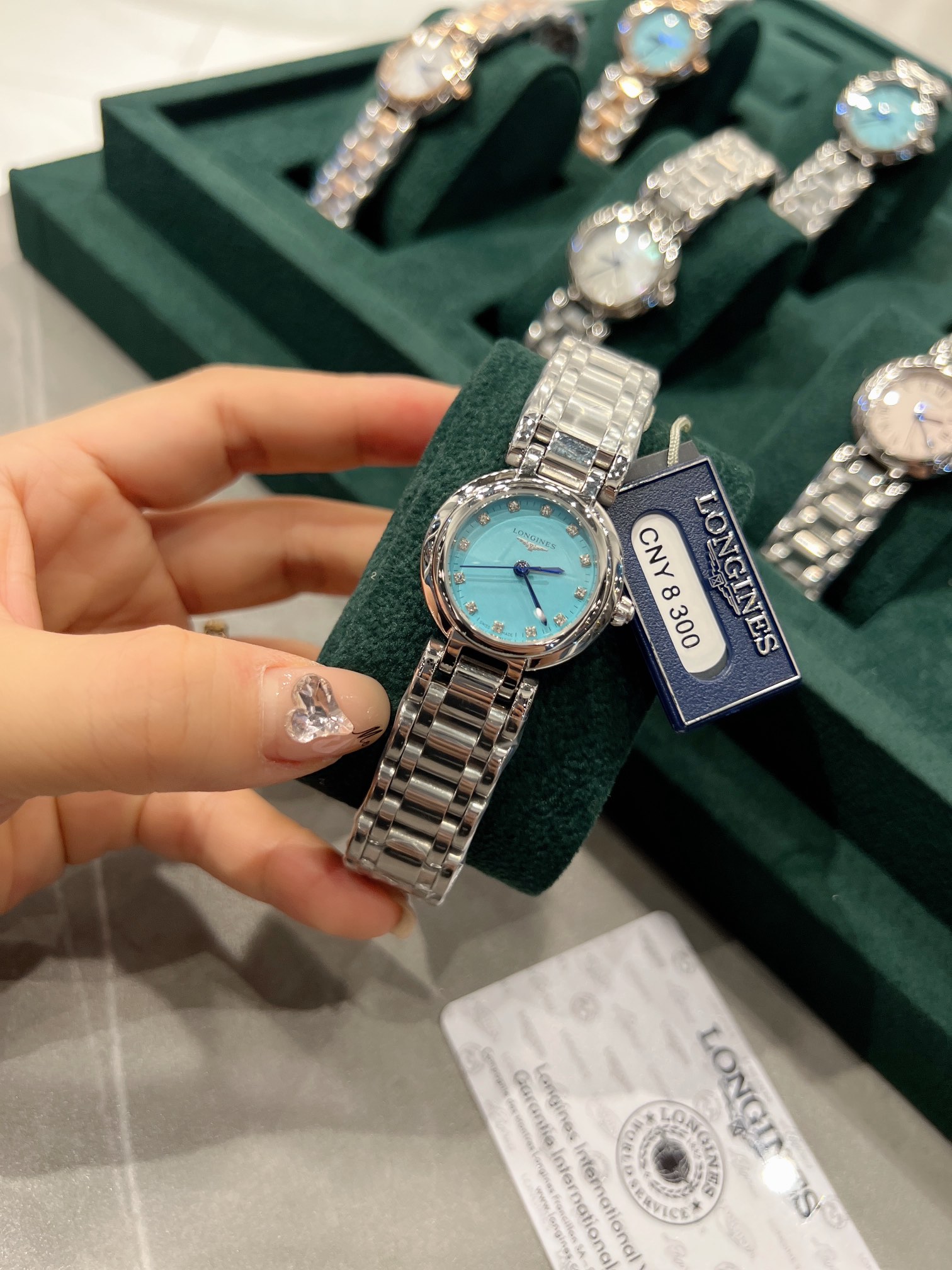 💰白壳350 玫金380  三码合一26.5mm 浪琴longine心月系列手表，女士超美气质范，时尚石英腕表，适合各种场合。大气场从心月系列开始～2个款式，罗马数字款和带钻款，完美品相质保一年，专柜8000➕体验超值概念。机芯走时精确，生活30米防水，女士时尚石英腕表百搭你的大气场，各种平台吹爆了这款百搭神器！！！品名，心月罗马数字/心月带钻。尺寸，直径26.5cm，厚度0.8cm。