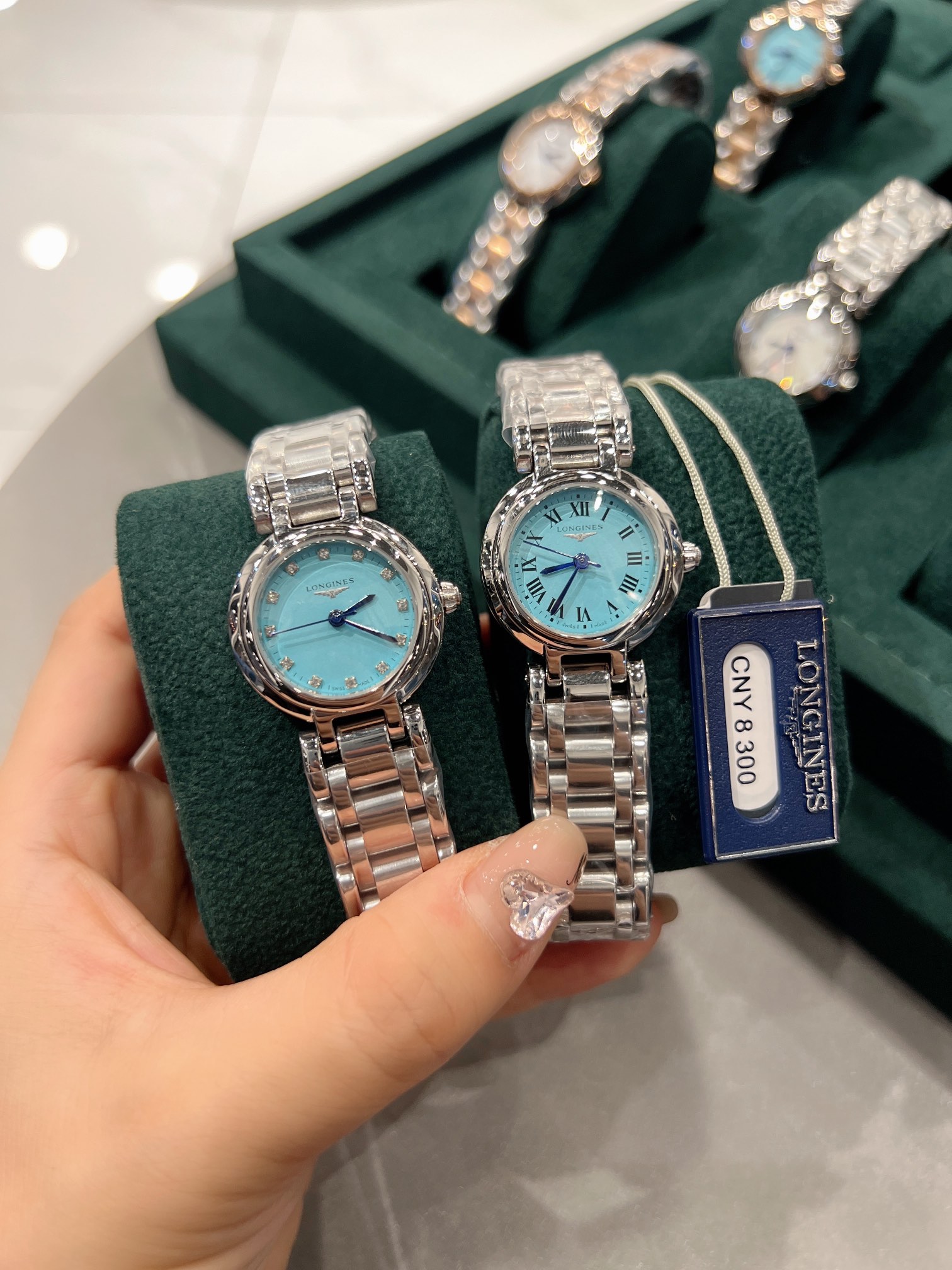 💰白壳350 玫金380  三码合一26.5mm 浪琴longine心月系列手表，女士超美气质范，时尚石英腕表，适合各种场合。大气场从心月系列开始～2个款式，罗马数字款和带钻款，完美品相质保一年，专柜8000➕体验超值概念。机芯走时精确，生活30米防水，女士时尚石英腕表百搭你的大气场，各种平台吹爆了这款百搭神器！！！品名，心月罗马数字/心月带钻。尺寸，直径26.5cm，厚度0.8cm。