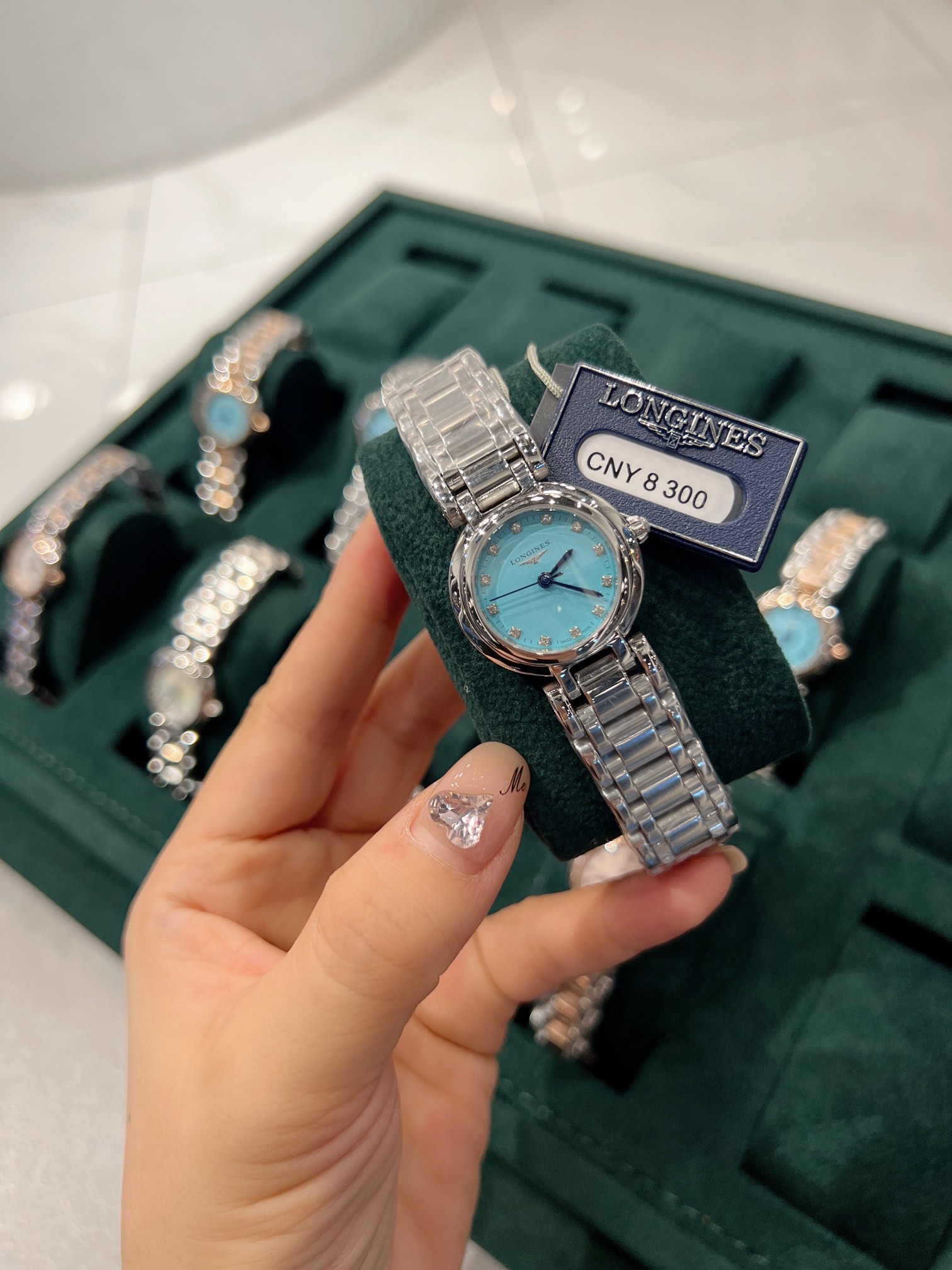 💰白壳350 玫金380  三码合一26.5mm 浪琴longine心月系列手表，女士超美气质范，时尚石英腕表，适合各种场合。大气场从心月系列开始～2个款式，罗马数字款和带钻款，完美品相质保一年，专柜8000➕体验超值概念。机芯走时精确，生活30米防水，女士时尚石英腕表百搭你的大气场，各种平台吹爆了这款百搭神器！！！品名，心月罗马数字/心月带钻。尺寸，直径26.5cm，厚度0.8cm。