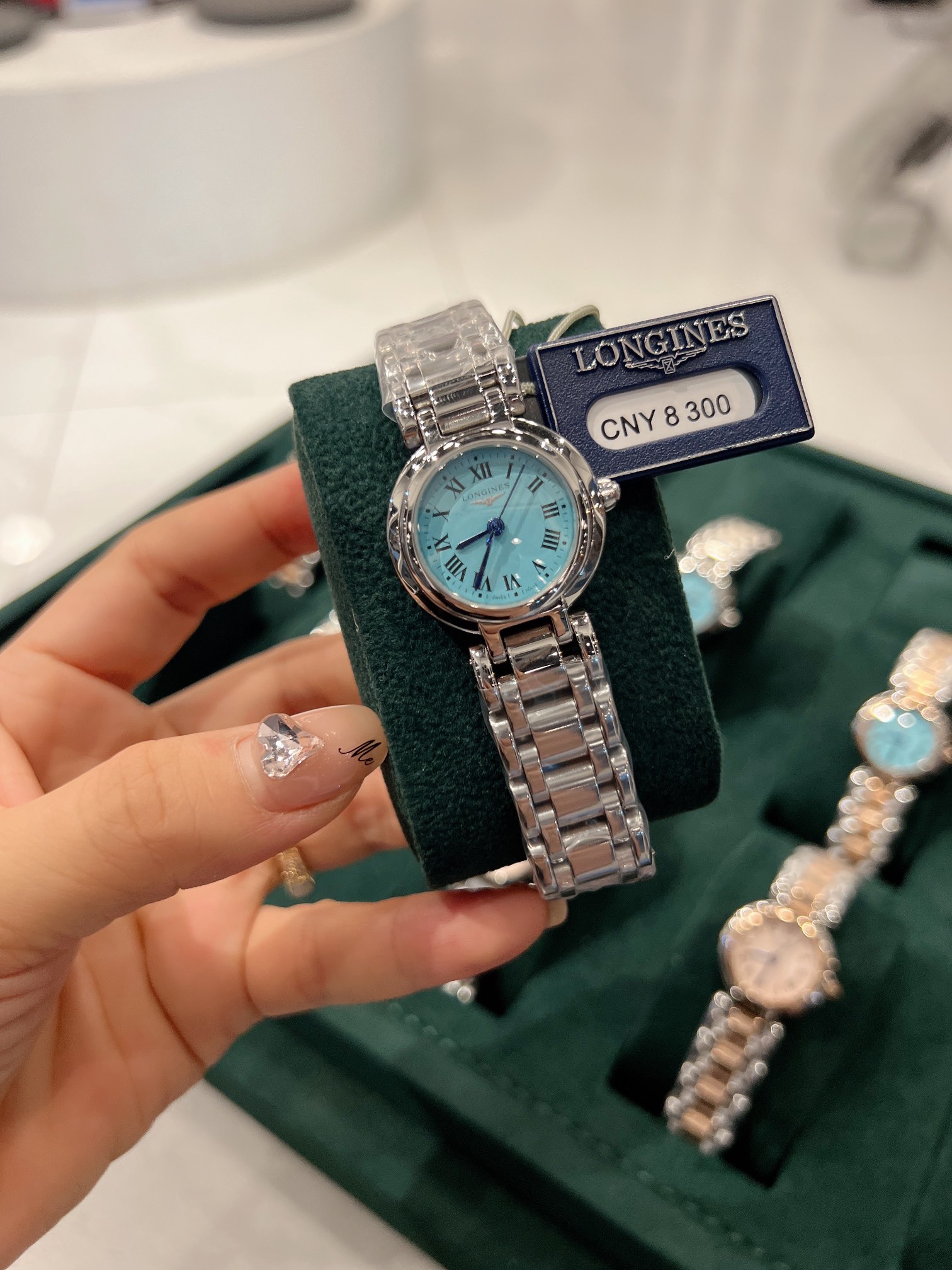 💰白壳350 玫金380  三码合一26.5mm 浪琴longine心月系列手表，女士超美气质范，时尚石英腕表，适合各种场合。大气场从心月系列开始～2个款式，罗马数字款和带钻款，完美品相质保一年，专柜8000➕体验超值概念。机芯走时精确，生活30米防水，女士时尚石英腕表百搭你的大气场，各种平台吹爆了这款百搭神器！！！品名，心月罗马数字/心月带钻。尺寸，直径26.5cm，厚度0.8cm。