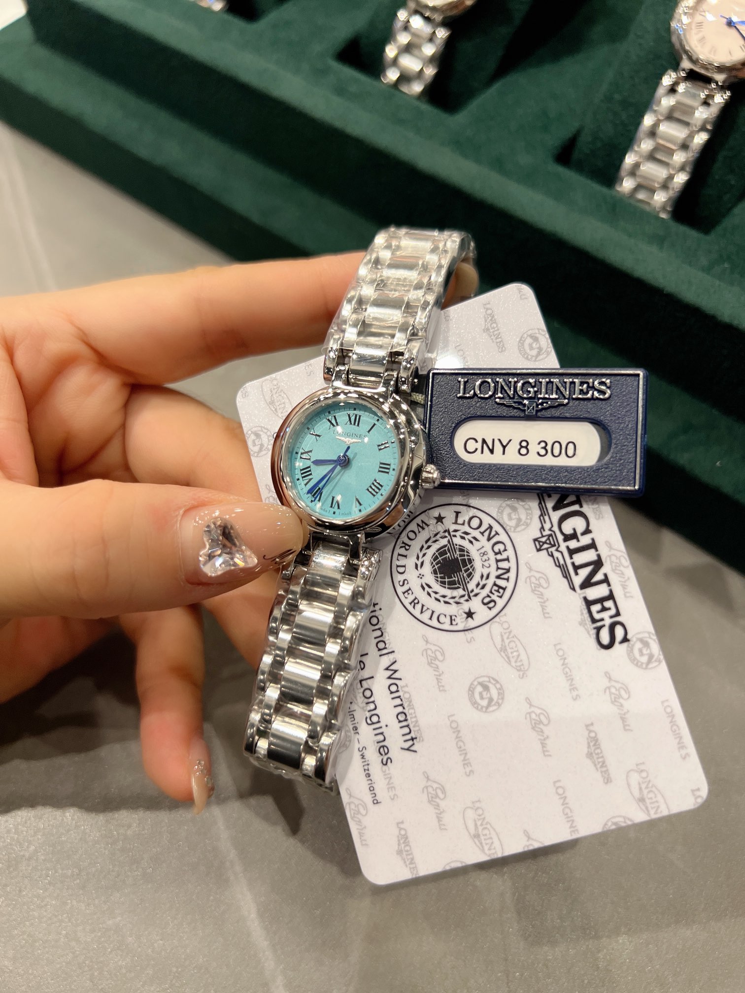 💰白壳350 玫金380  三码合一26.5mm 浪琴longine心月系列手表，女士超美气质范，时尚石英腕表，适合各种场合。大气场从心月系列开始～2个款式，罗马数字款和带钻款，完美品相质保一年，专柜8000➕体验超值概念。机芯走时精确，生活30米防水，女士时尚石英腕表百搭你的大气场，各种平台吹爆了这款百搭神器！！！品名，心月罗马数字/心月带钻。尺寸，直径26.5cm，厚度0.8cm。