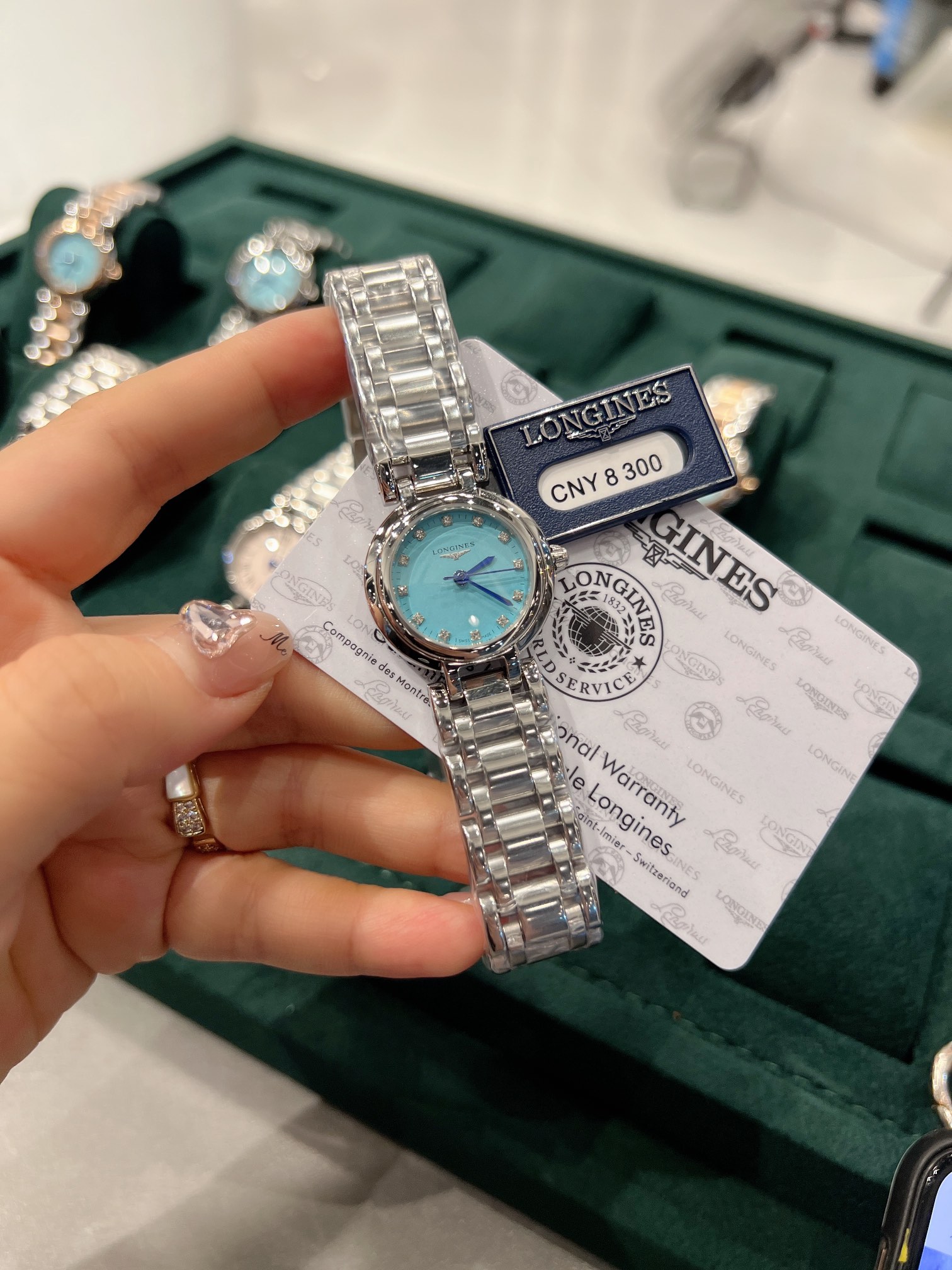 💰白壳350 玫金380  三码合一26.5mm 浪琴longine心月系列手表，女士超美气质范，时尚石英腕表，适合各种场合。大气场从心月系列开始～2个款式，罗马数字款和带钻款，完美品相质保一年，专柜8000➕体验超值概念。机芯走时精确，生活30米防水，女士时尚石英腕表百搭你的大气场，各种平台吹爆了这款百搭神器！！！品名，心月罗马数字/心月带钻。尺寸，直径26.5cm，厚度0.8cm。