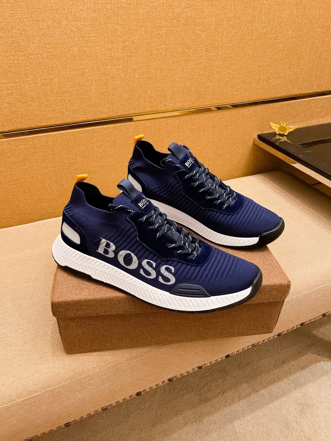 I5 BOSS男鞋高端品牌 官网1：1最新力作：鞋面采用意大利官网原版专用科技布面料搭配 原版舒适透气内里原版指防滑大底制作让行走更加便捷舒适，惊世之作，与官方的质量相比美的1：1复刻[色]打造时尚个性衬托你的与众不同潮男必备! ，