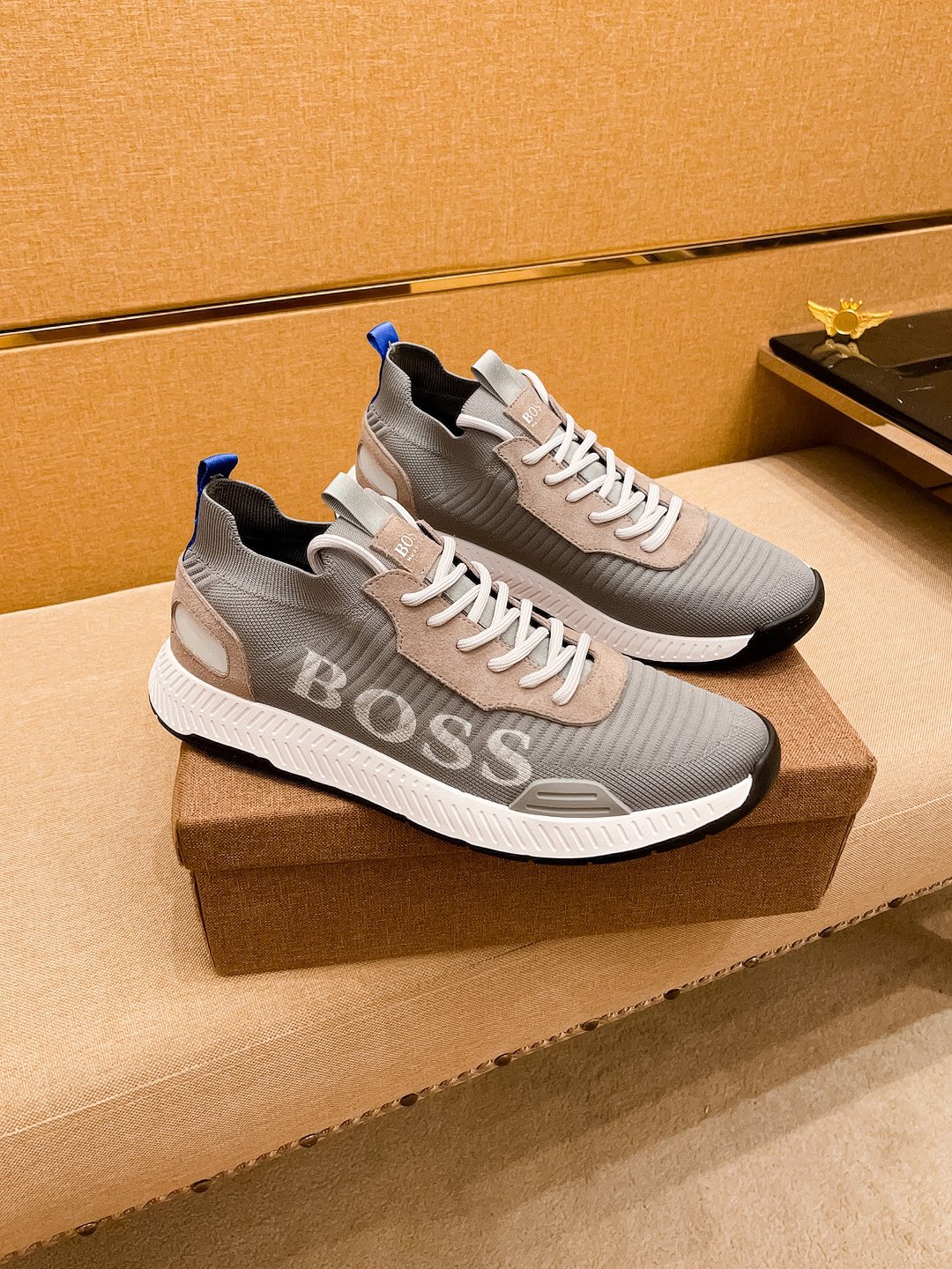 I5 BOSS男鞋高端品牌 官网1：1最新力作：鞋面采用意大利官网原版专用科技布面料搭配 原版舒适透气内里原版指防滑大底制作让行走更加便捷舒适，惊世之作，与官方的质量相比美的1：1复刻[色]打造时尚个性衬托你的与众不同潮男必备! ，