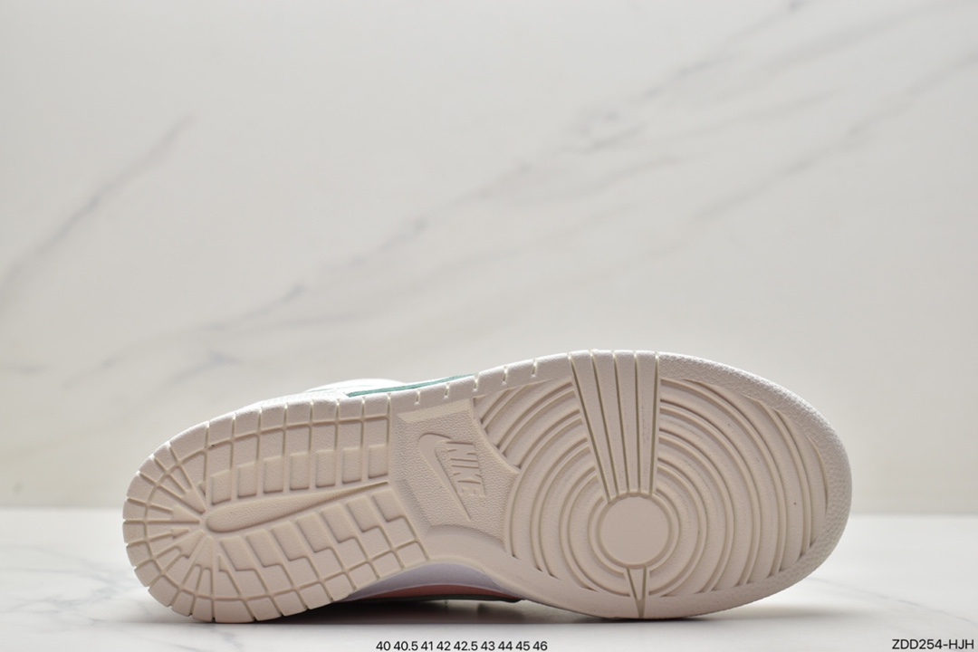 230 耐克Nike Dunk Low Scrap 鞋身以灰白配色呈现主色调DM0802-001