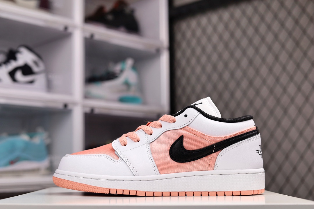 H0 纯原 Air Jordan AJ1 Low 低帮系列 白粉黑 全新流水线出品 DT版本唯一平替选择 市场第二梯队最强版 全部原鞋开发 原楦原纸板开发 全鞋电脑针车 原厂内置全掌气垫 原盒内在原标 唯一Zp原版鞋带绑法 免检产品 全新2022版型 全头层皮料 完美零毛边处理 原厂配置全掌气垫 价格定位良心 几十个配色陆续出货