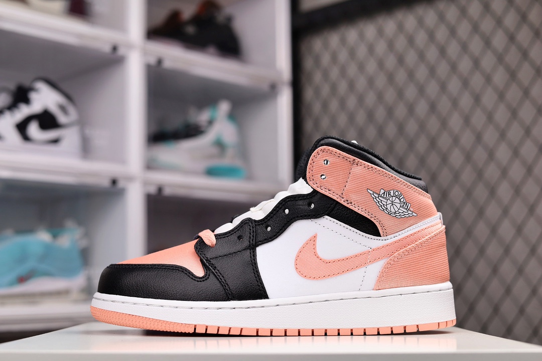 H5 纯原 Air Jordan AJ1 Low 中帮系列 白粉黑 全新流水线出品 DT版本唯一平替选择 市场第二梯队最强版 全部原鞋开发 原楦原纸板开发 全鞋电脑针车 原厂内置全掌气垫 原盒内在原标 唯一Zp原版鞋带绑法 免检产品 全新2022版型 全头层皮料 完美零毛边处理 原厂配置全掌气垫 价格定位良心 几十个配色陆续出货